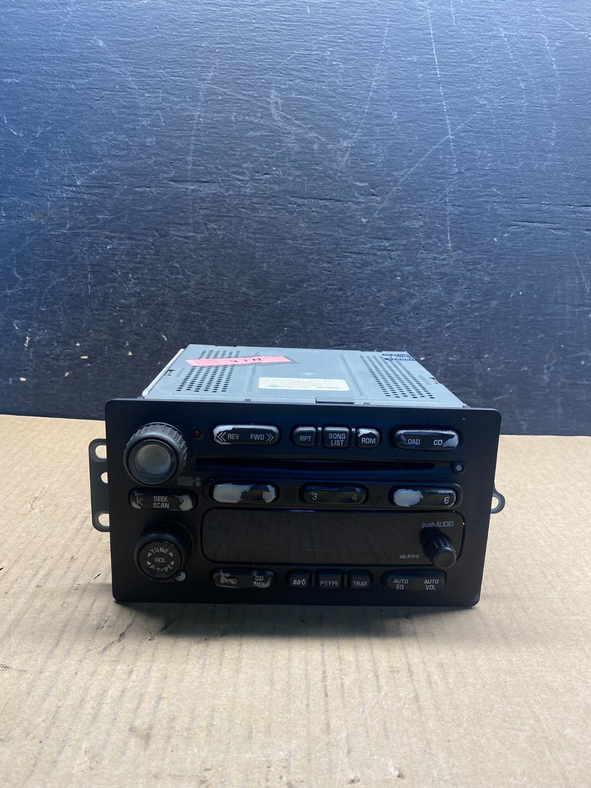 2003 to 2006 Silverado Tahoe Sierra AM FM CD Radio Receiver Head Unit AH1752 DG0