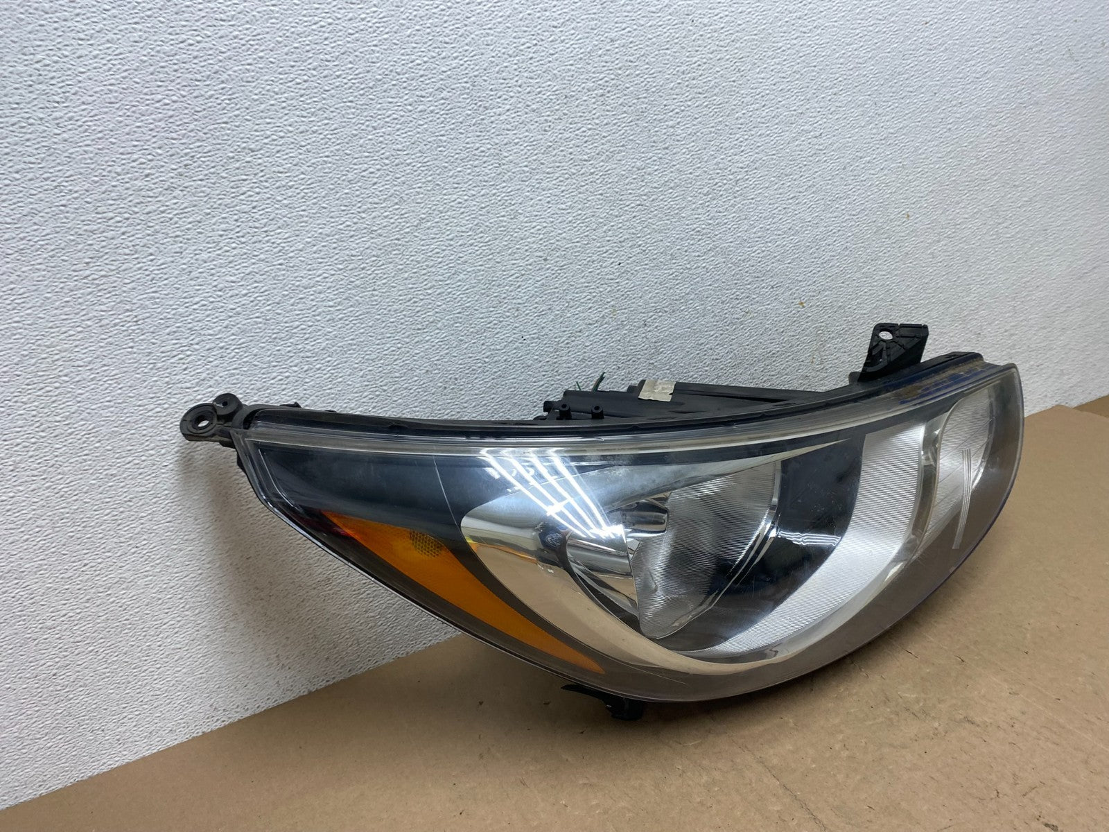 2013 to 2017 Hyundai Accent Right Passenger RH Side Headlight AE6749 DW2