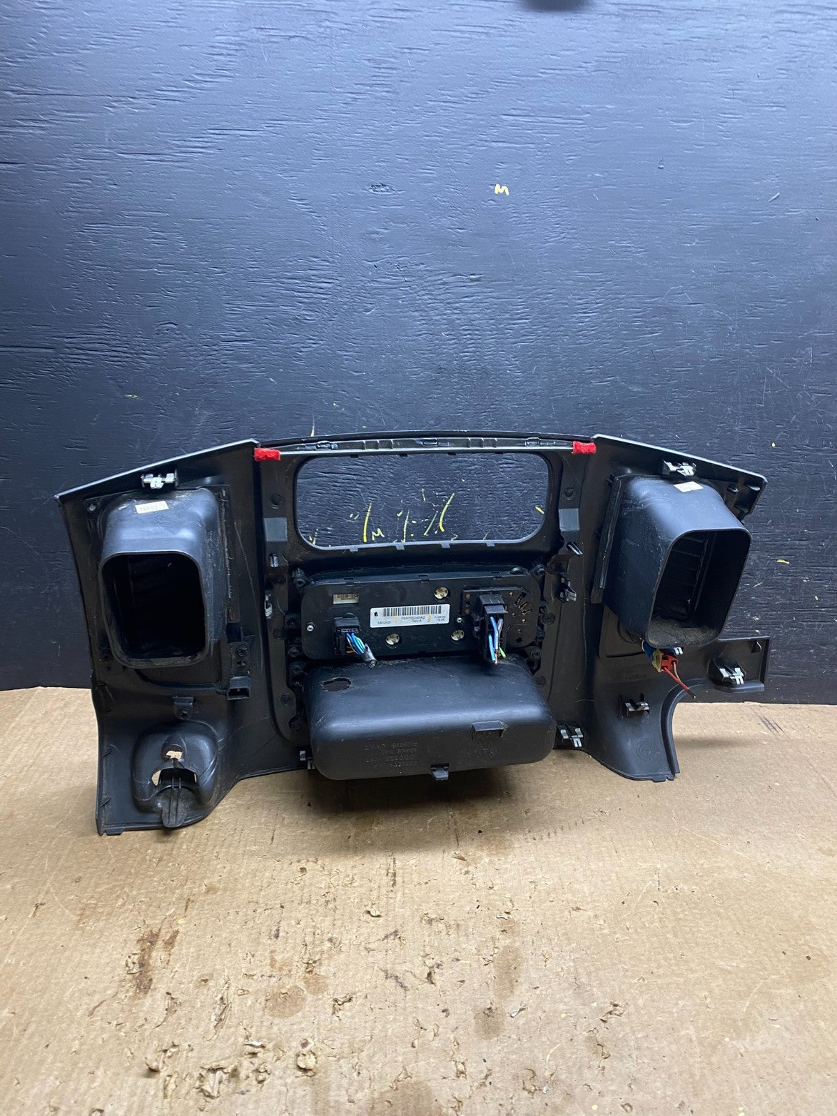 2002 to 2005 Dodge Ram Radio Climate Control Dash Air Vent Bezel Trim Z7188 DG4