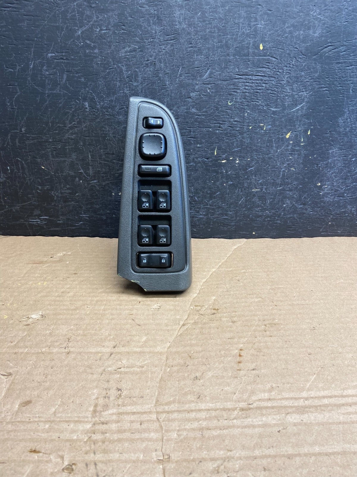 2003 to 2006 Suburban Tahoe Yukon Front Left Driver Window Switch AF2015 DG0