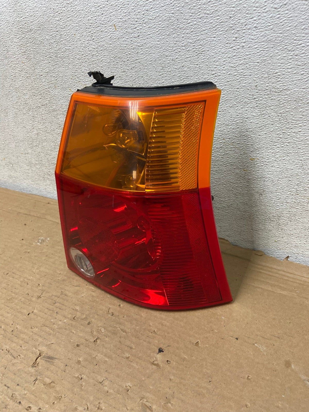 2004 to 2006 Chrysler Pacifica Right Passenger Rh Side Tail Light AH8408 LK1
