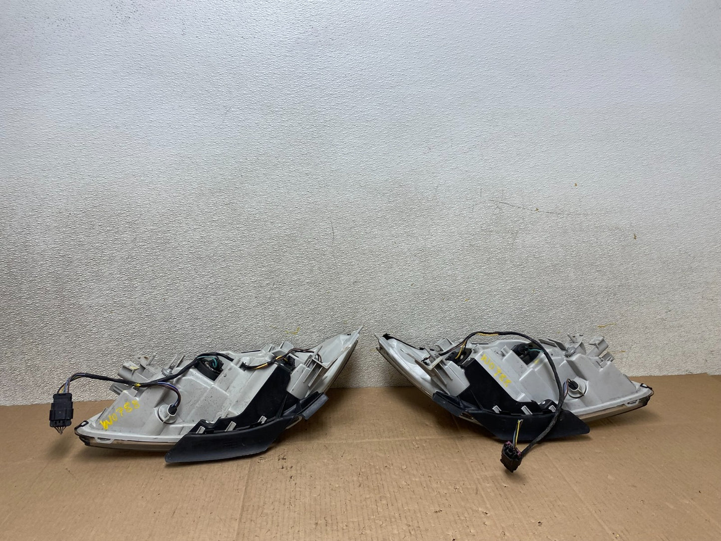2008 to 2012 Chevrolet Malibu Left+Right Side Set Headlights Oem W0788 DW7