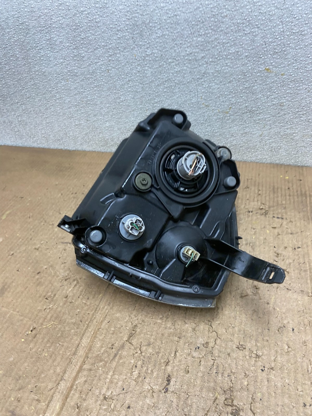 2004 to 2009 Mitsubishi Galant Right Passenger Headlight Halogen Oem AA8472 DW6