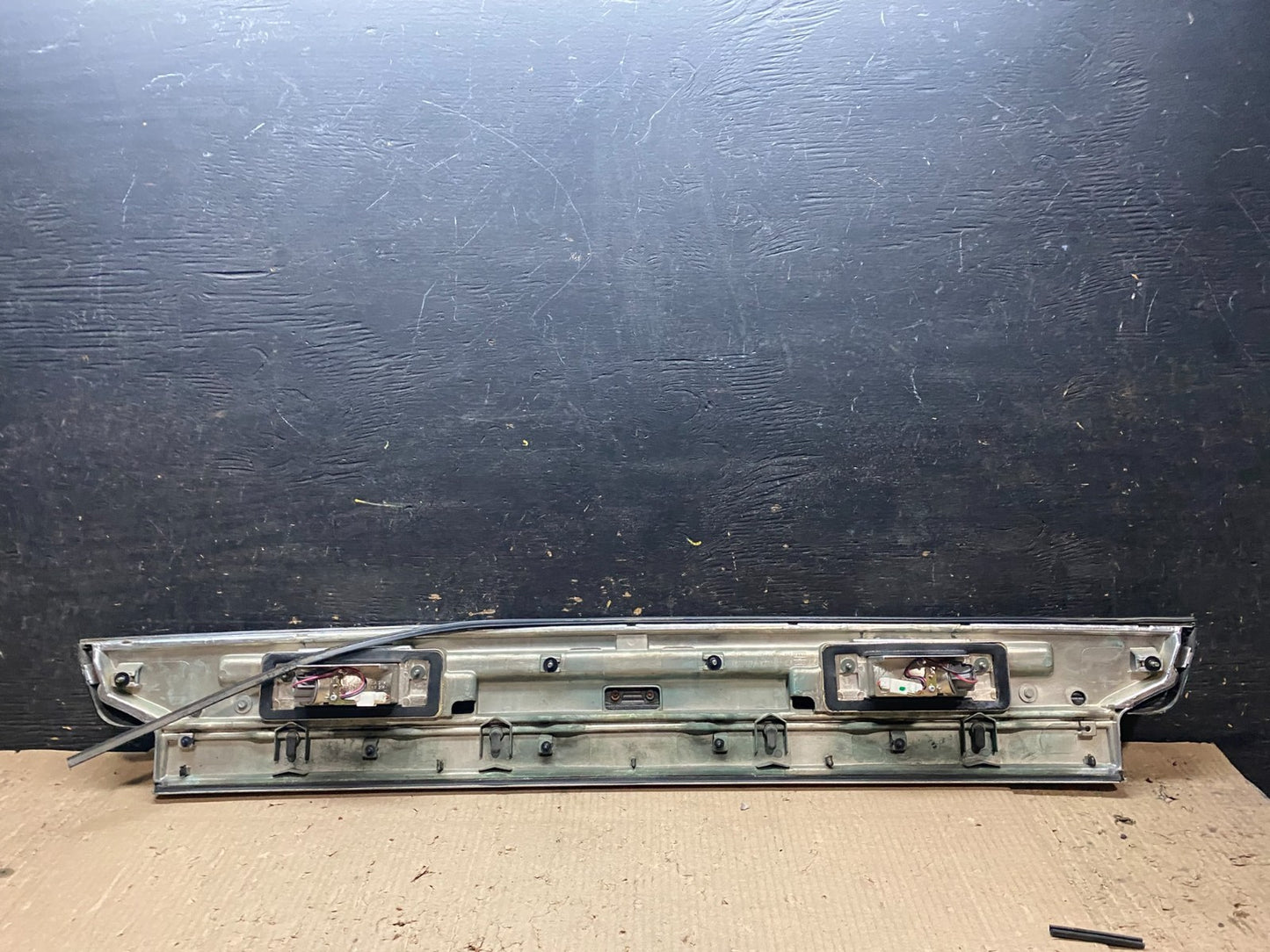 1994 - 1996 Infiniti Q45 Center Trunk LID Tail Light OEM X8129 DG5