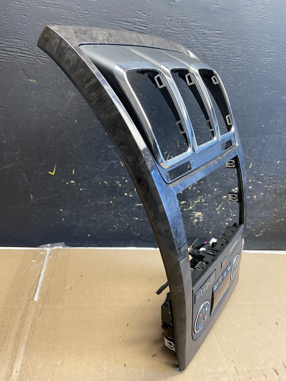 2007 - 2012 GMC Acadia A/C Heater Climate Control Radio Panel Bezel OE AB1897 DG1