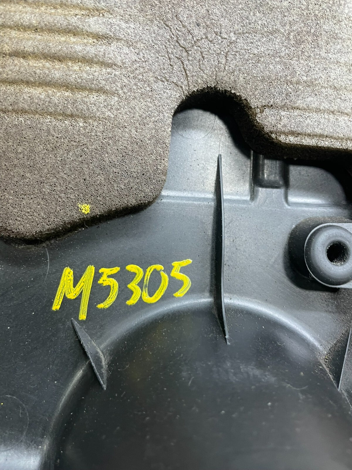 2005 to 2006 Chevrolet Malibu 3.5L Engine Cover Plastic Motor Shield M5305 DG9