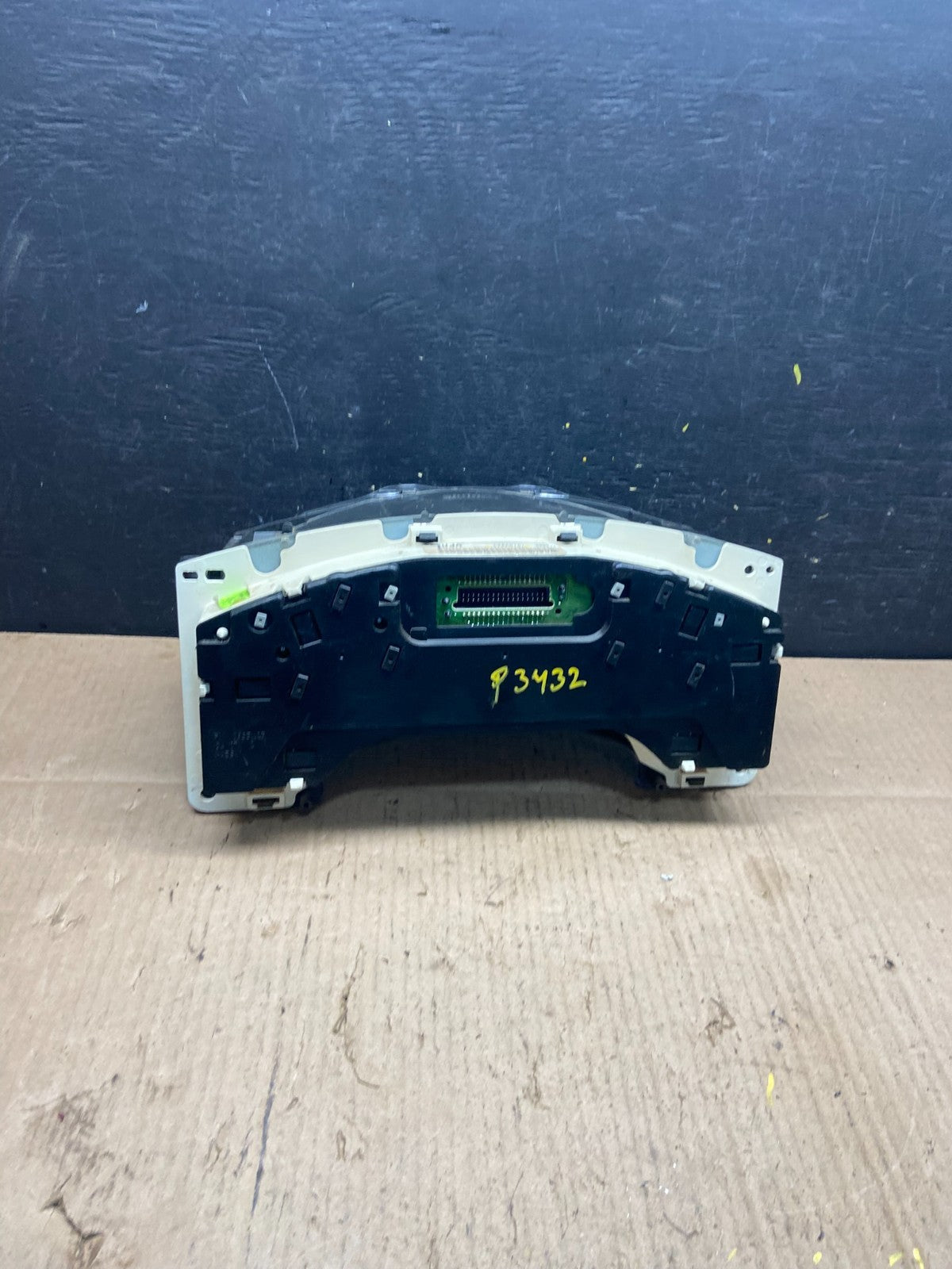2001 to 2002 Chevrolet Express Speedometer Cluster Gauge OEM  P3432 DG4
