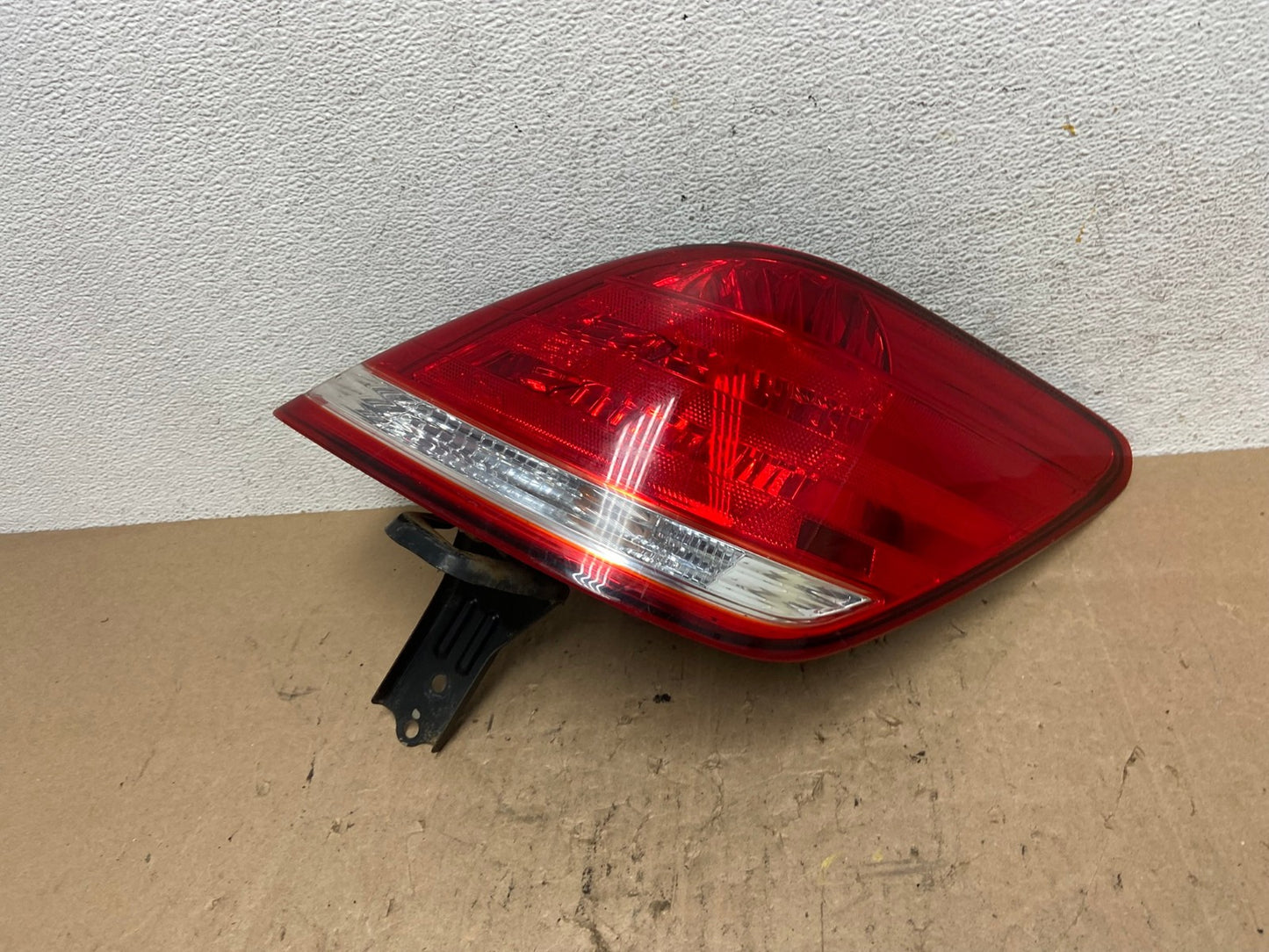 2005-2010 Toyota Avalon Right Passenger Side Tail Light DEPO AE6581 LK0
