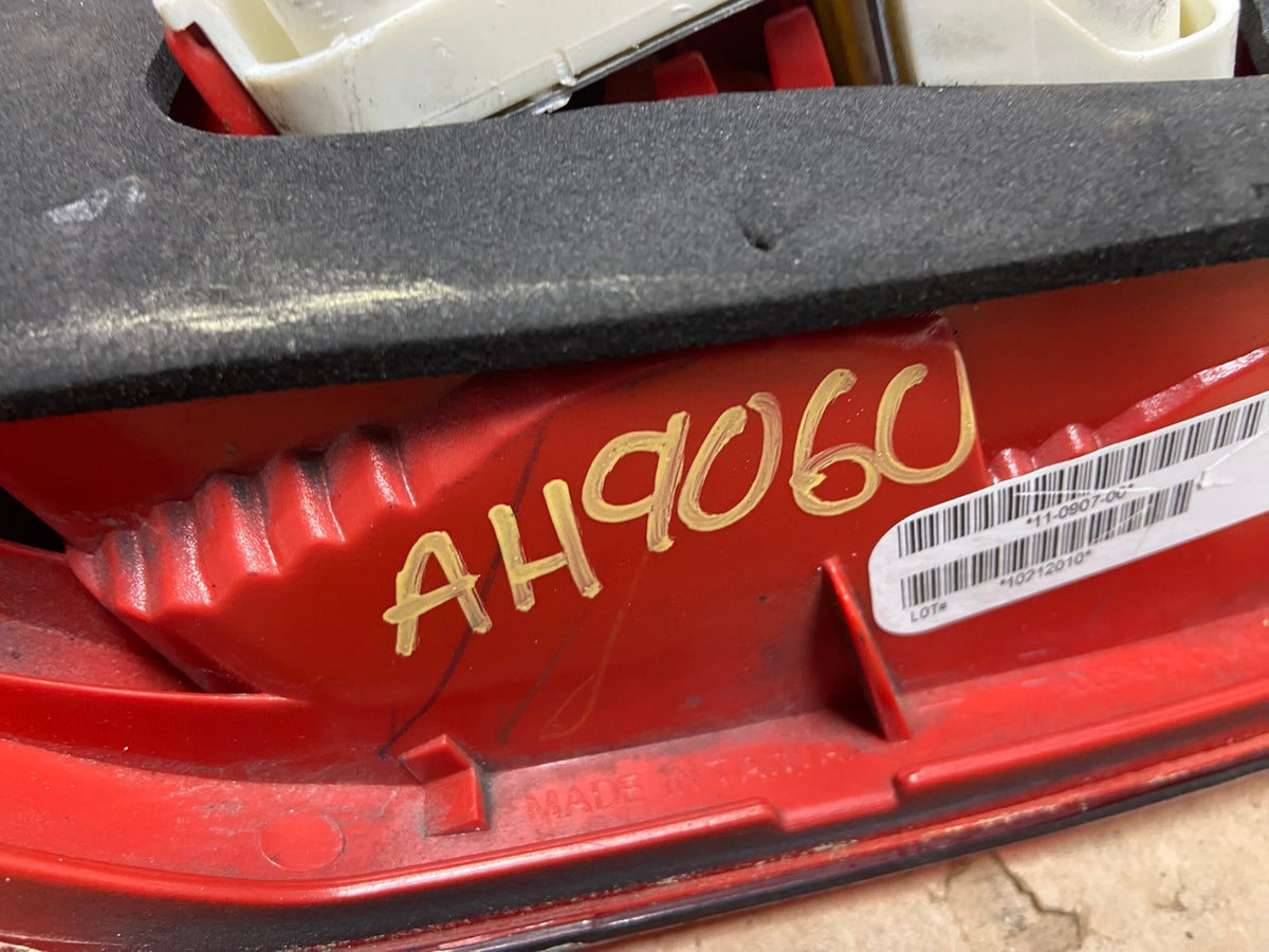 2006 2007 2008 Bmw 328i 3 Series Right Passenger Side Tail Light AH9060 LK5