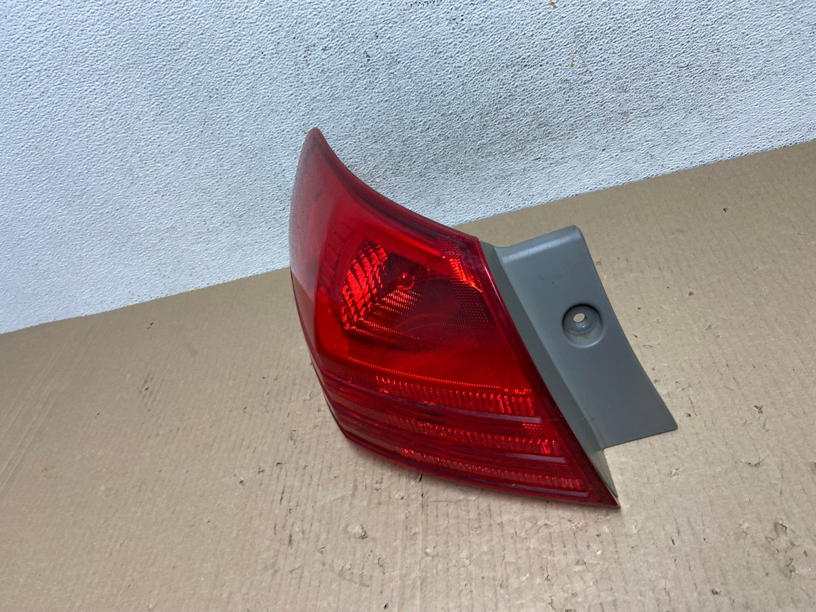 2008 to 2015 Nissan Rogue Left Driver Lh Side Tail Light AE9705 LK1