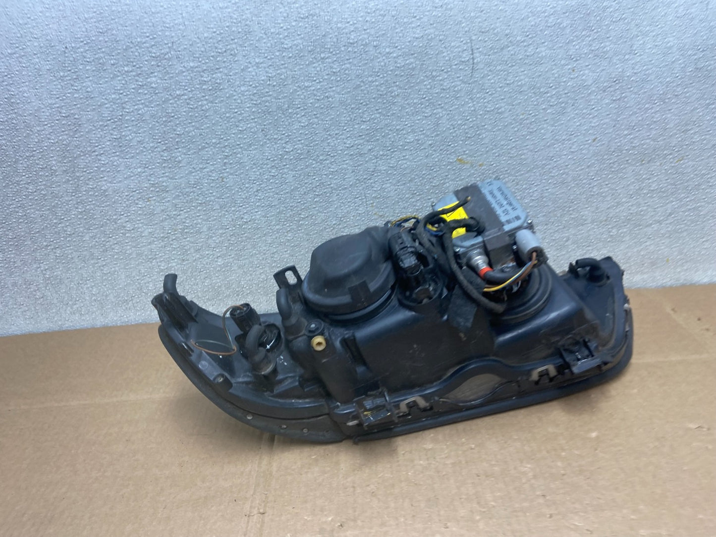 2001-2003 BMW E39 5 Series Headlight Right Passenger Side XENON OEM Y8482 DW7
