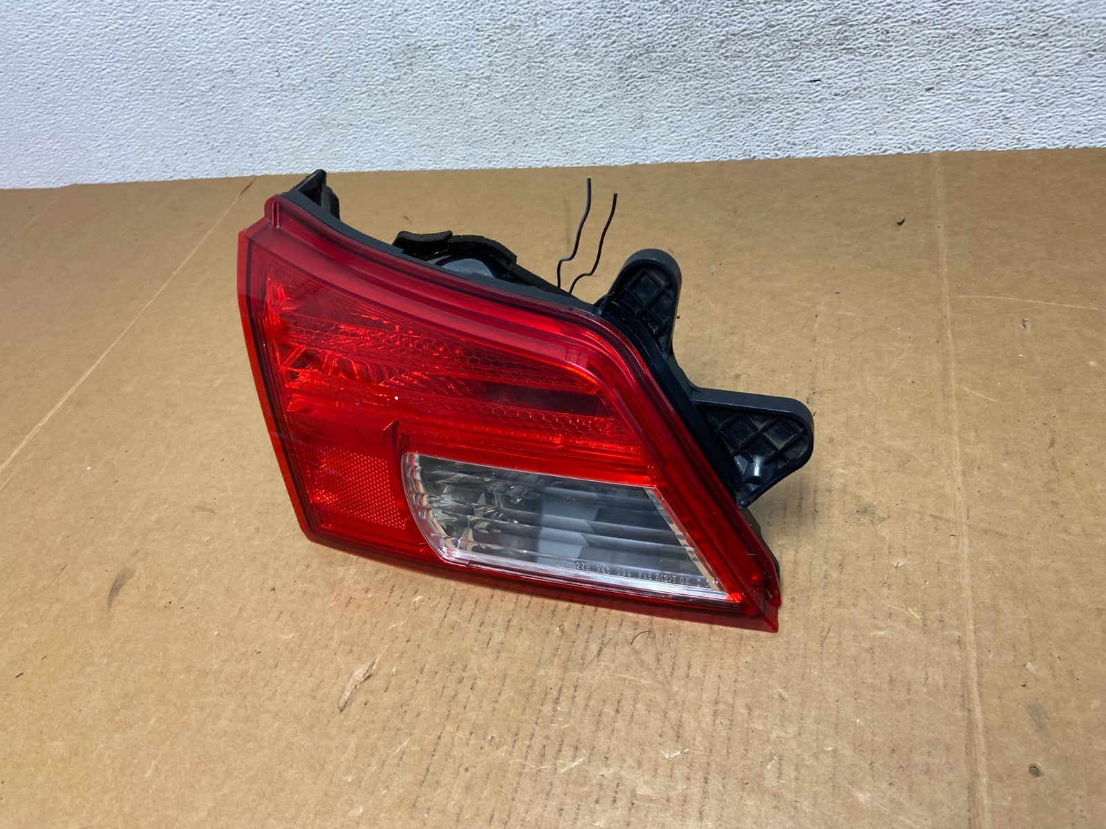 2010-2014 Subaru Outback Left Driver Lh Side Inner Tail Light AD9083 DW1