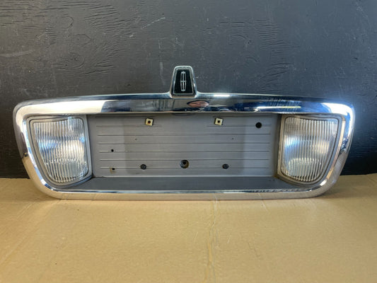 2003 to 2011 Lincoln Town Car Rear License Plate Trim Panel ac9675 DG0