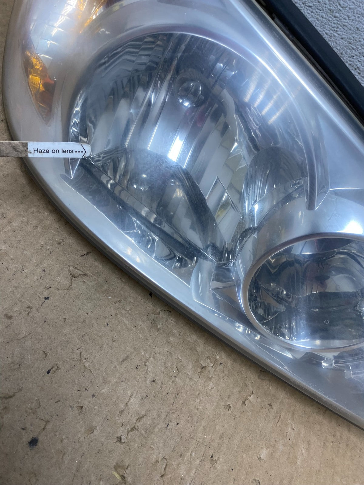 2002 to 2005 Kia Sedona Right Passenger RH Side Headlight AF9827 DW4