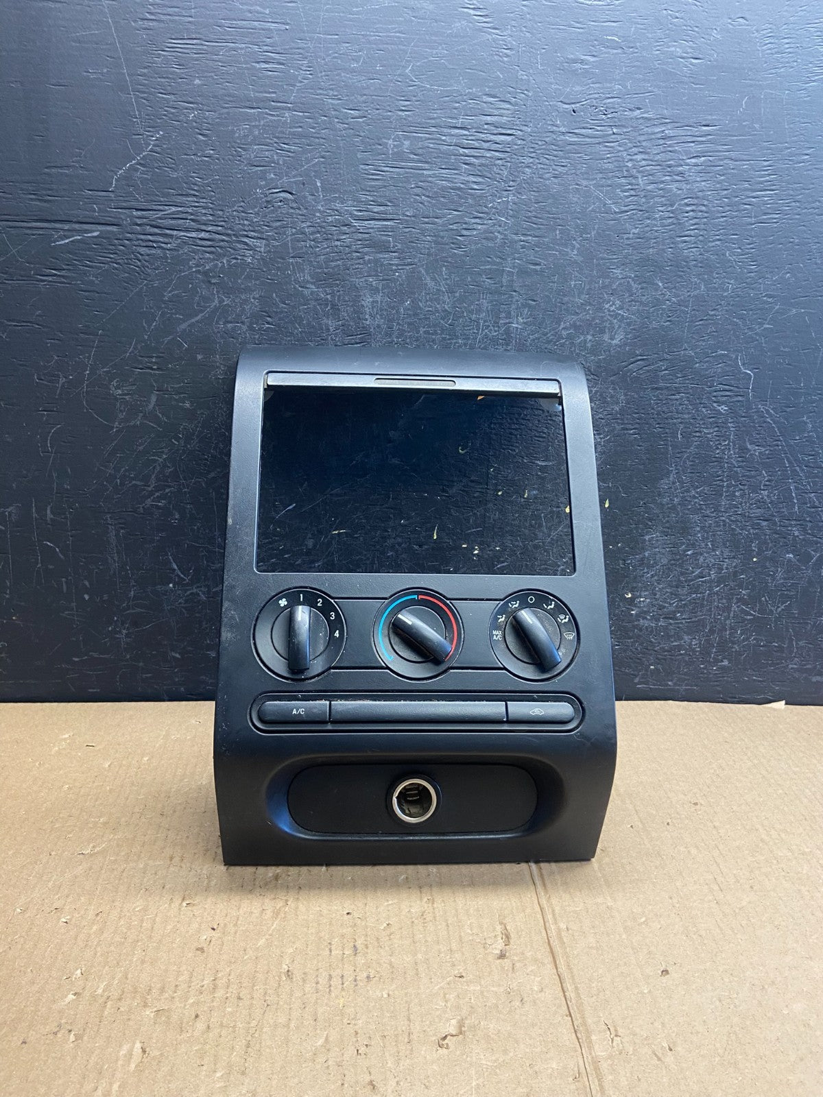 2004 to 2008 Ford F150 Radio Climate Dash Bezel Surround Black AE3830 DG0