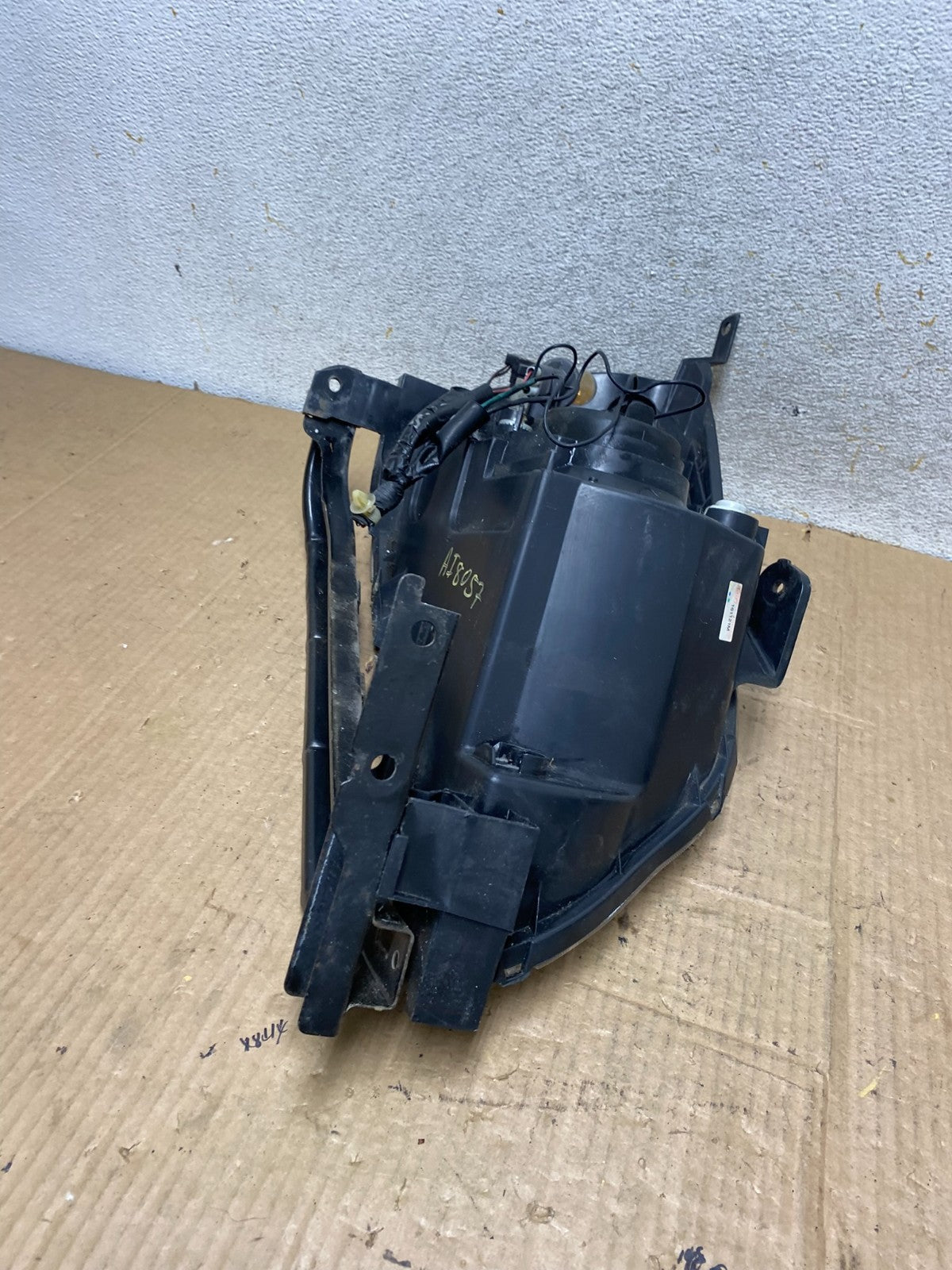 2003 2004 2005 Honda Pilot Left Driver LH Side Halogen Headlight AI8057 DW6