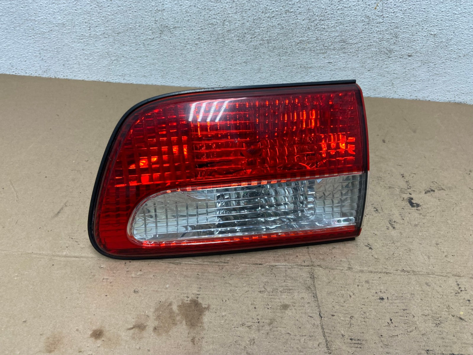 2001 - 2003 Toyota Sienna Right Passenger Rh Side Inner Tail Light AF5059 LK0