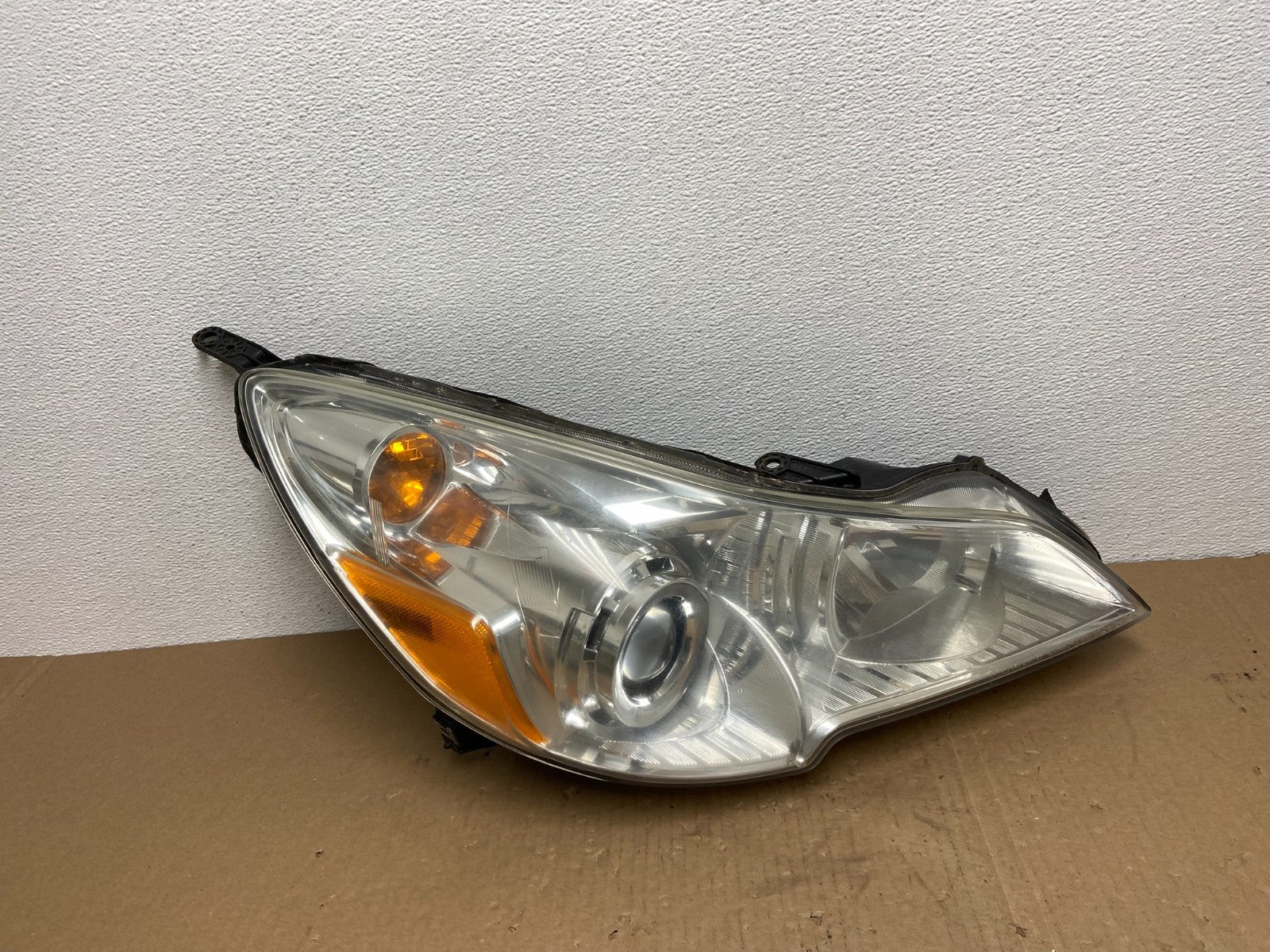 2010-2012 Subaru Legacy Outback Right Passenger Headlight Oem AB6490 DW0