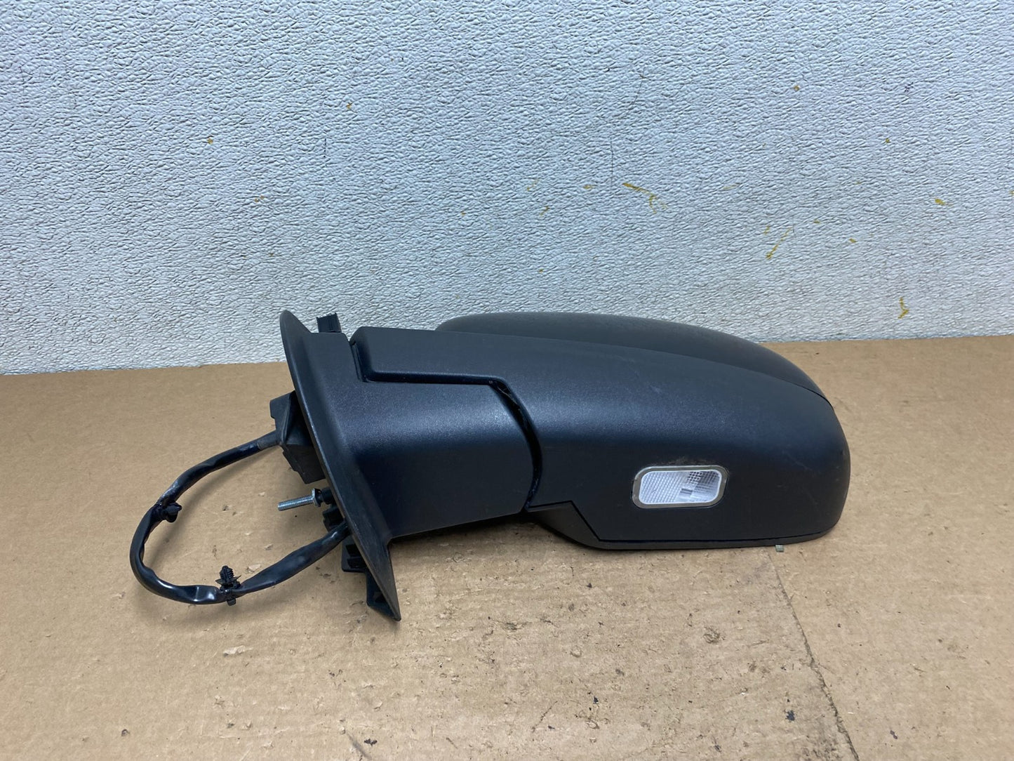 2007-2009 Chevrolet Tahoe Silverado Suburban Left Turn Signal Mirror OE P6394 DG4