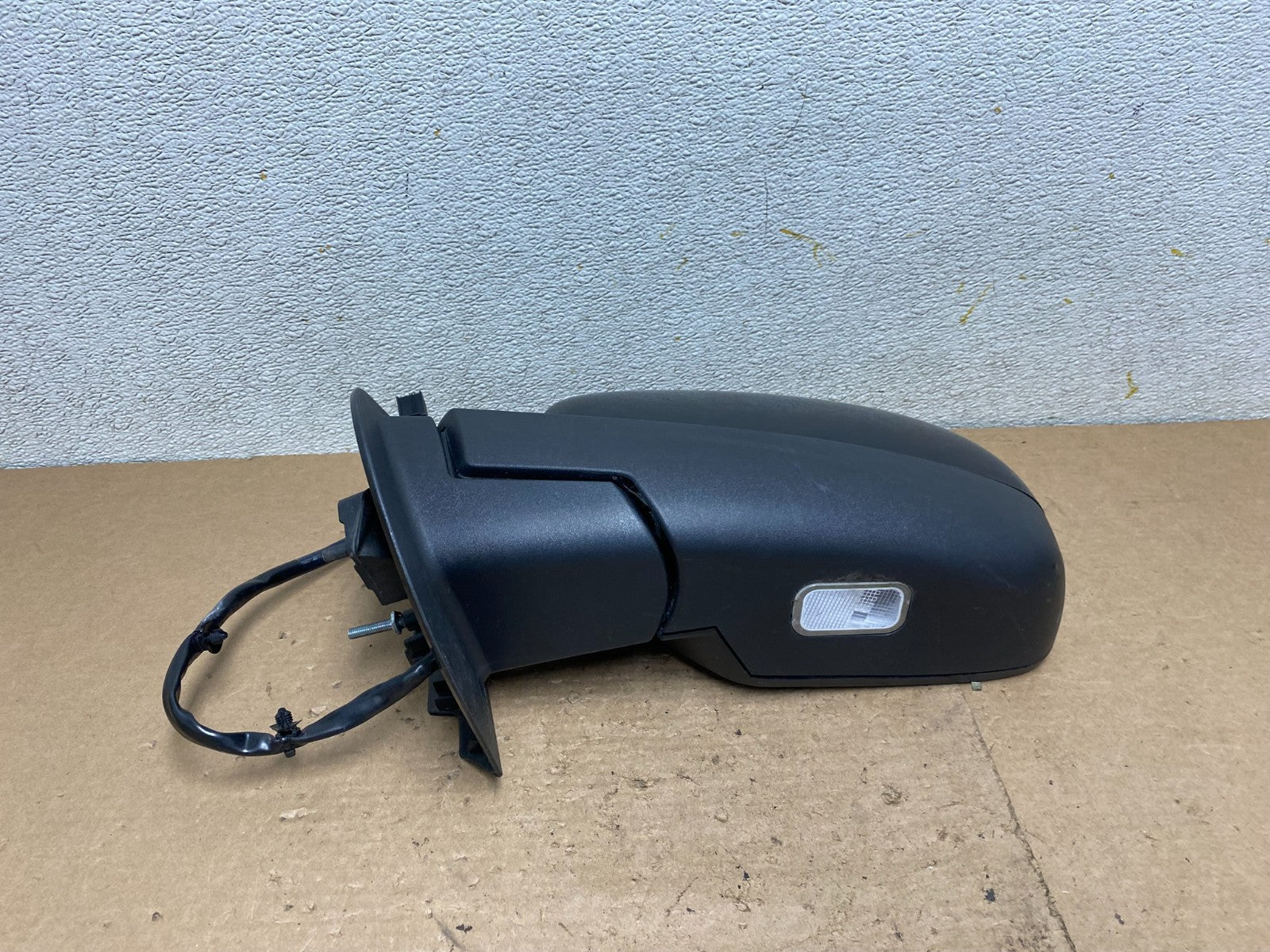 2007-2009 Chevrolet Tahoe Silverado Suburban Left Turn Signal Mirror OE P6394 DG4