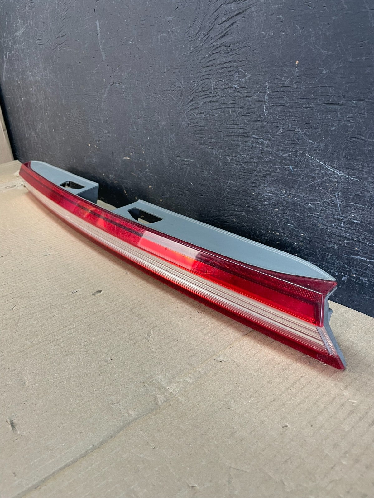 2011 - 2013 Honda Odyssey Center Trunk Liftgate Tailgate Tail Light OE ae3673 DG1