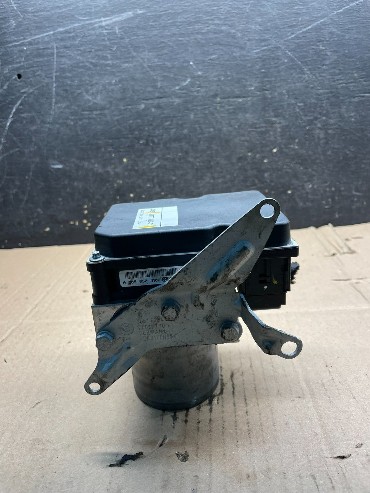 2007 to 2013 BMW 328i ABS Anti-Lock Brake Pump 6768550 v1975 DG1