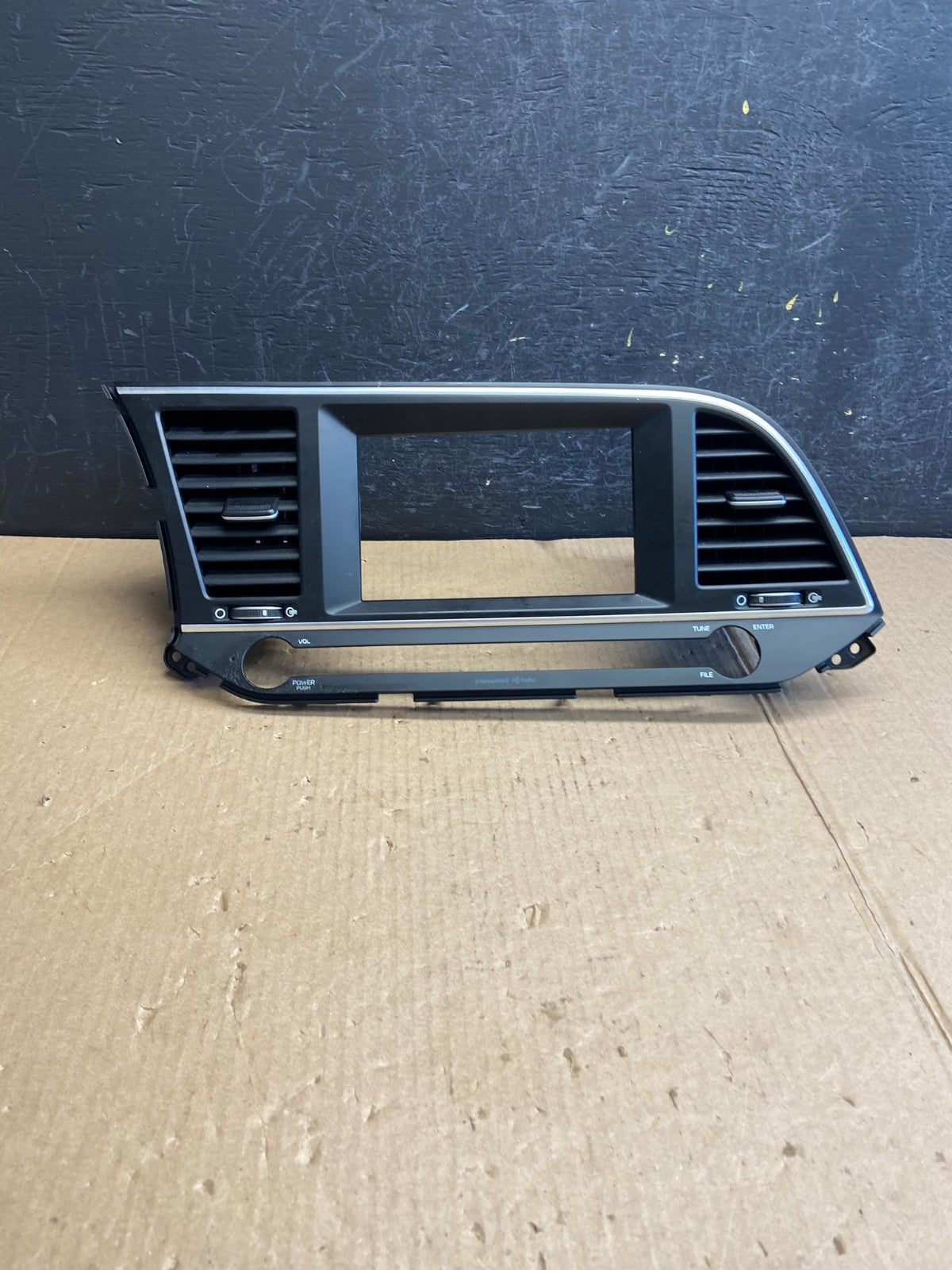 2017-2019 Hyundai Elantra Center Radio Climate Control Air Vent Bezel AE4247 DG0