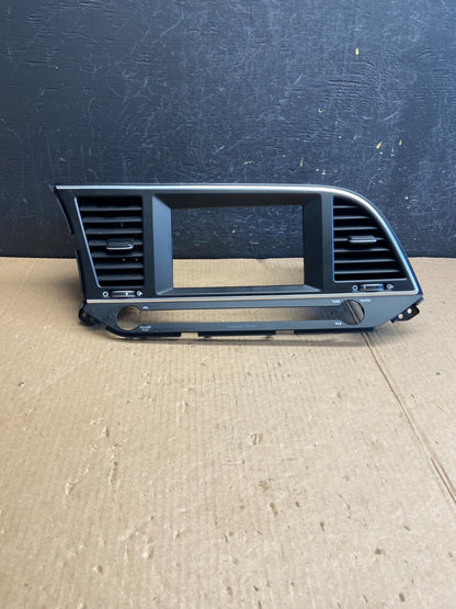 2017-2019 Hyundai Elantra Center Radio Climate Control Air Vent Bezel AE4247 DG0