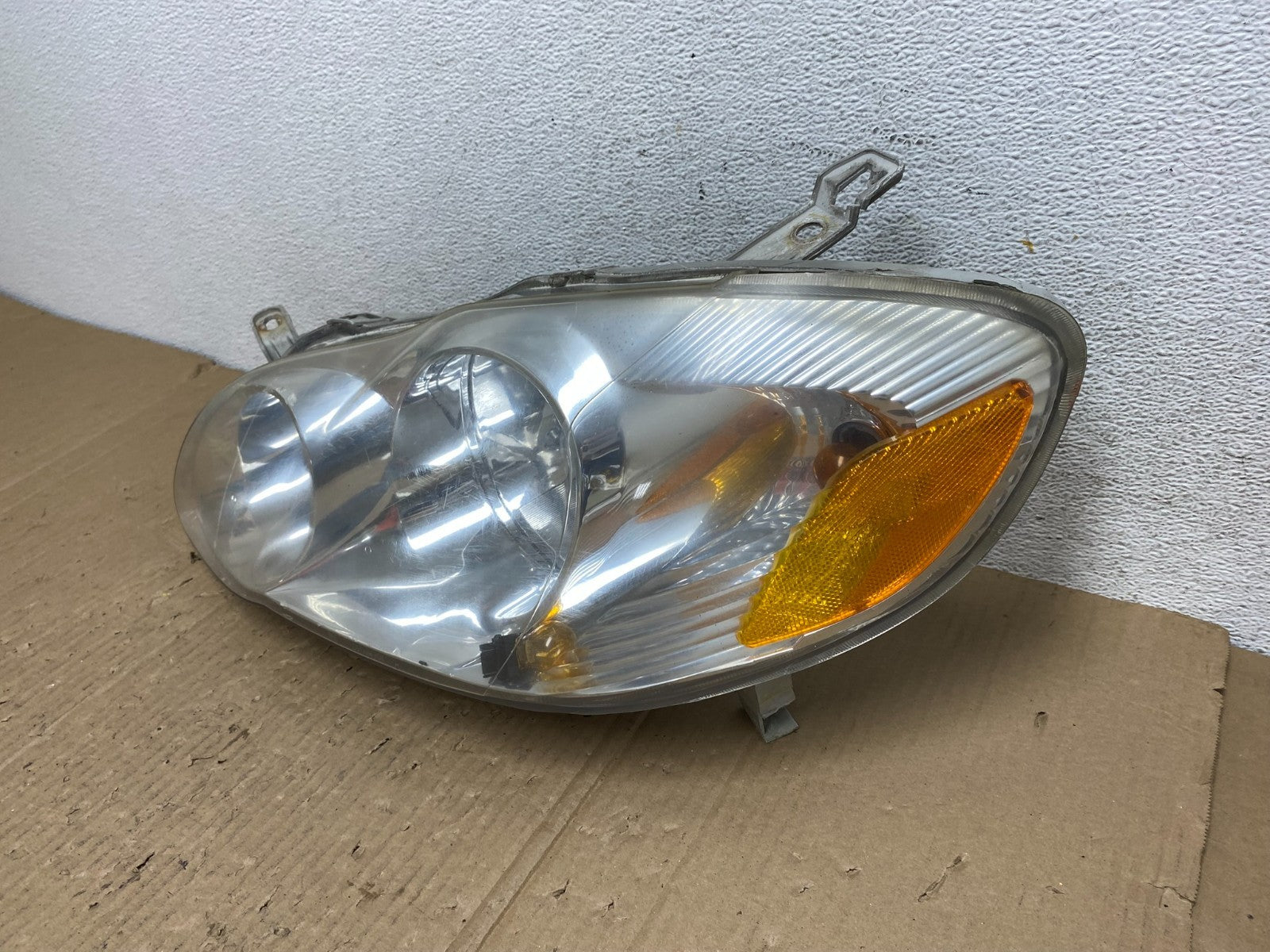 2003 to 2004 Toyota Corolla Left Driver LH side Headlight AE9078 DW1