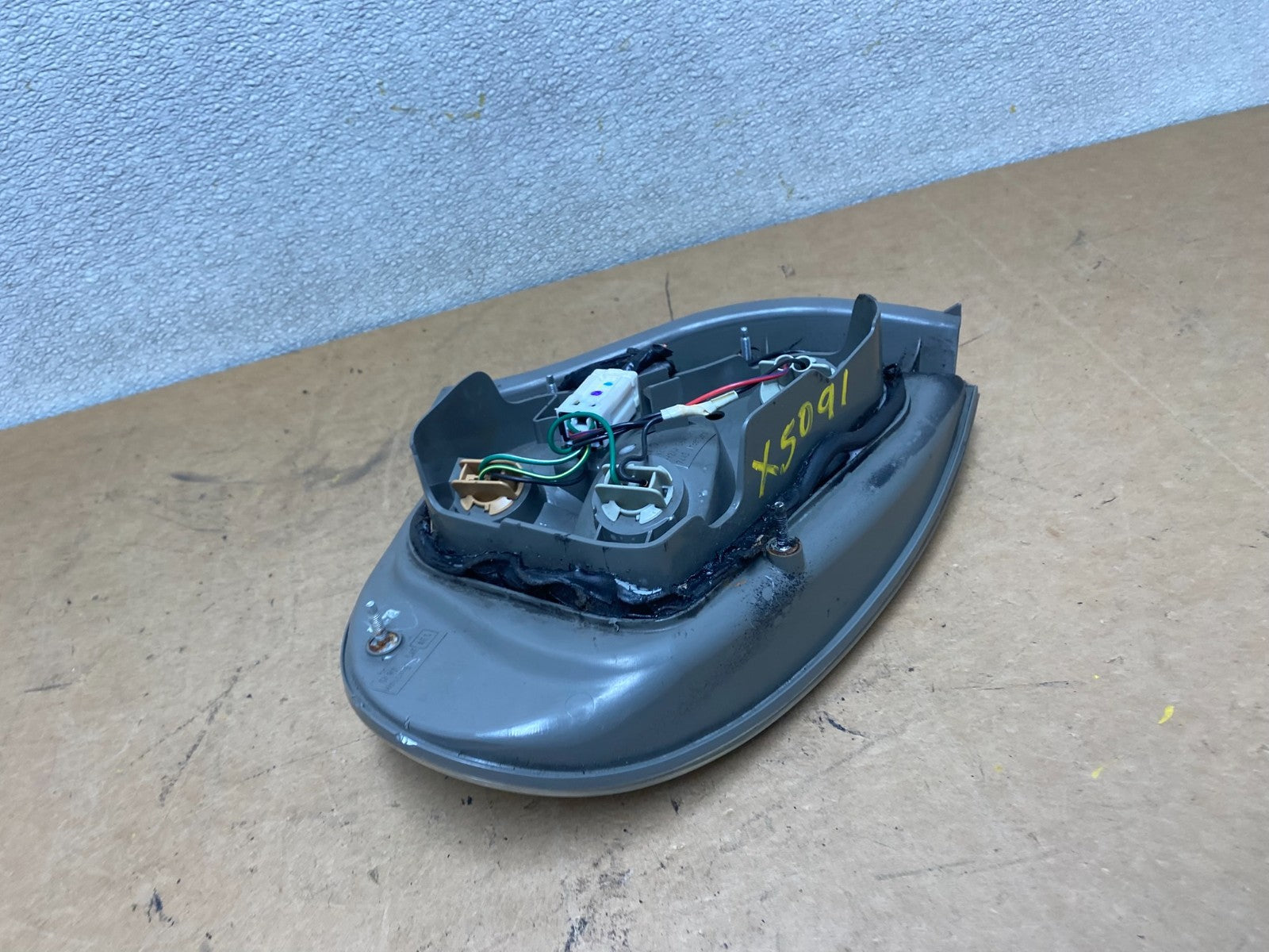 2002 2003 Nissan Maxima Right Passenger RH Side Tail Light X5091 DW6
