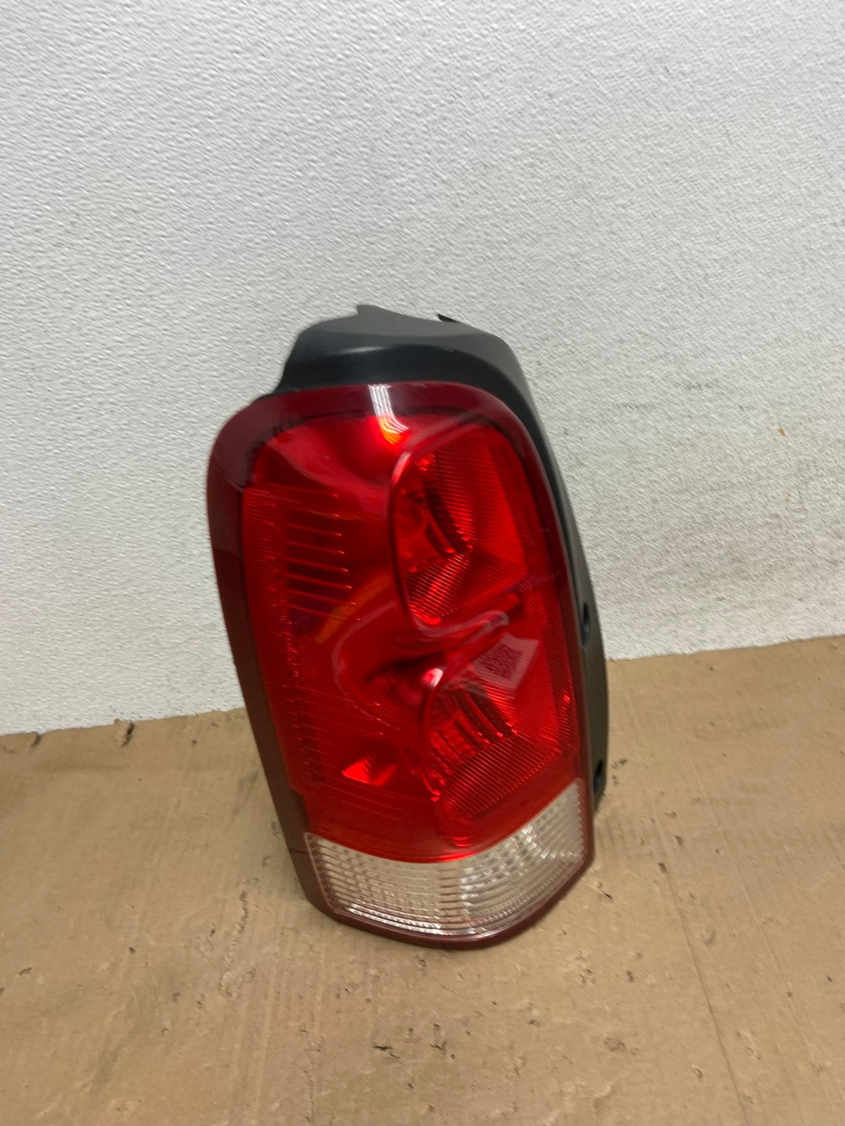 2005 to 2009 Pontiac Montana / Uplander Left Driver Lh Tail Light AE9198 LK2