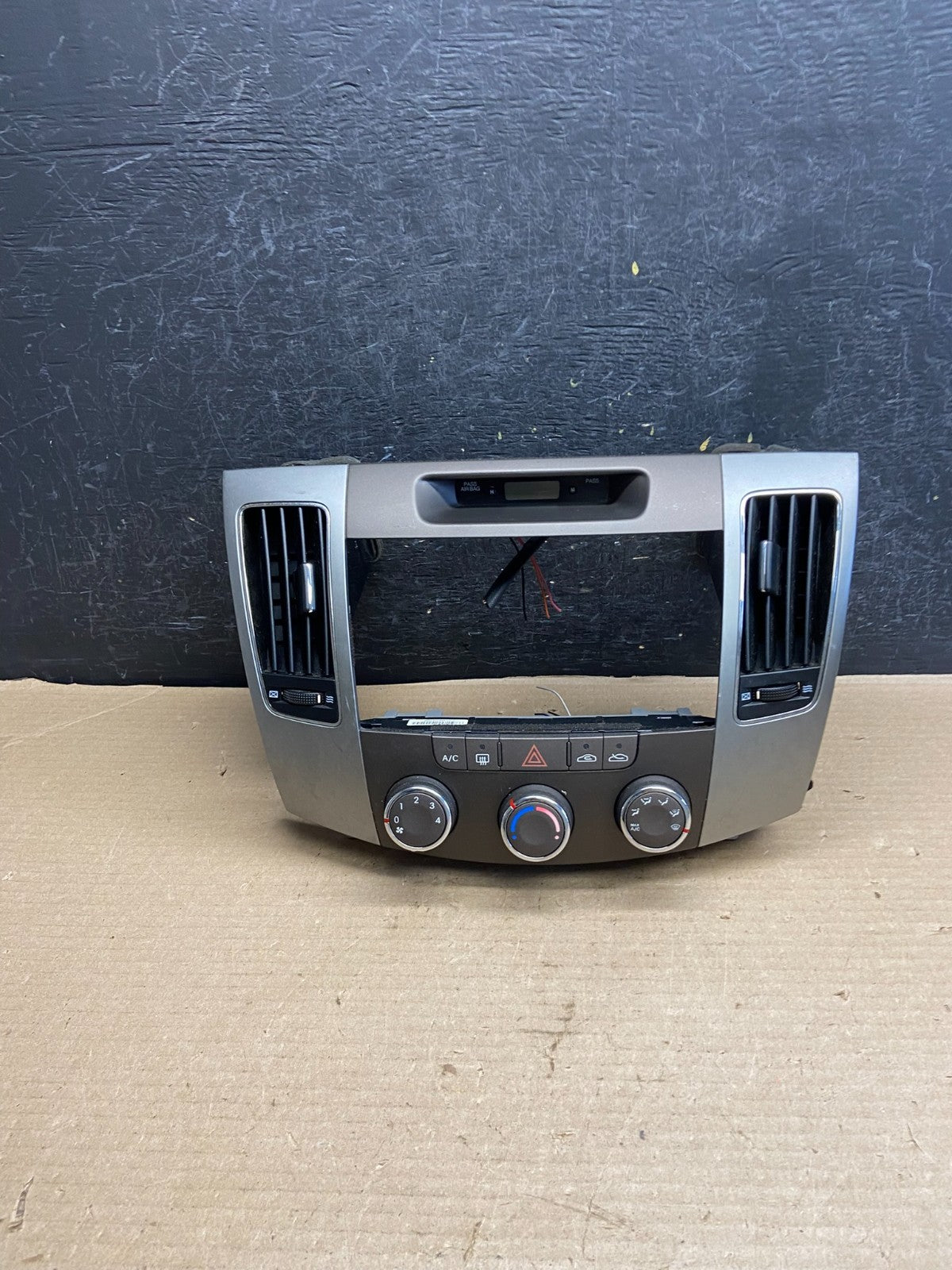 2009 - 2010 Hyundai Sonata Center Radio Climate Control Air Vent Bezel AH3556 DG0