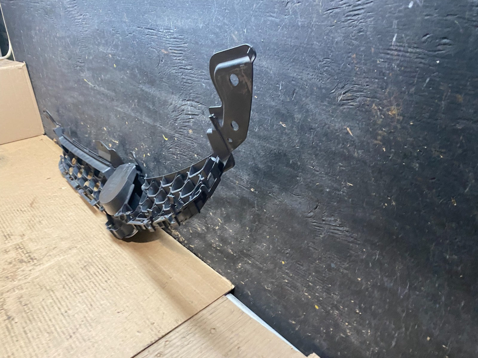 2007 to 2009 Mazda CX-7 Front Bumper Upper Grill Grille OEM V9386 DG7