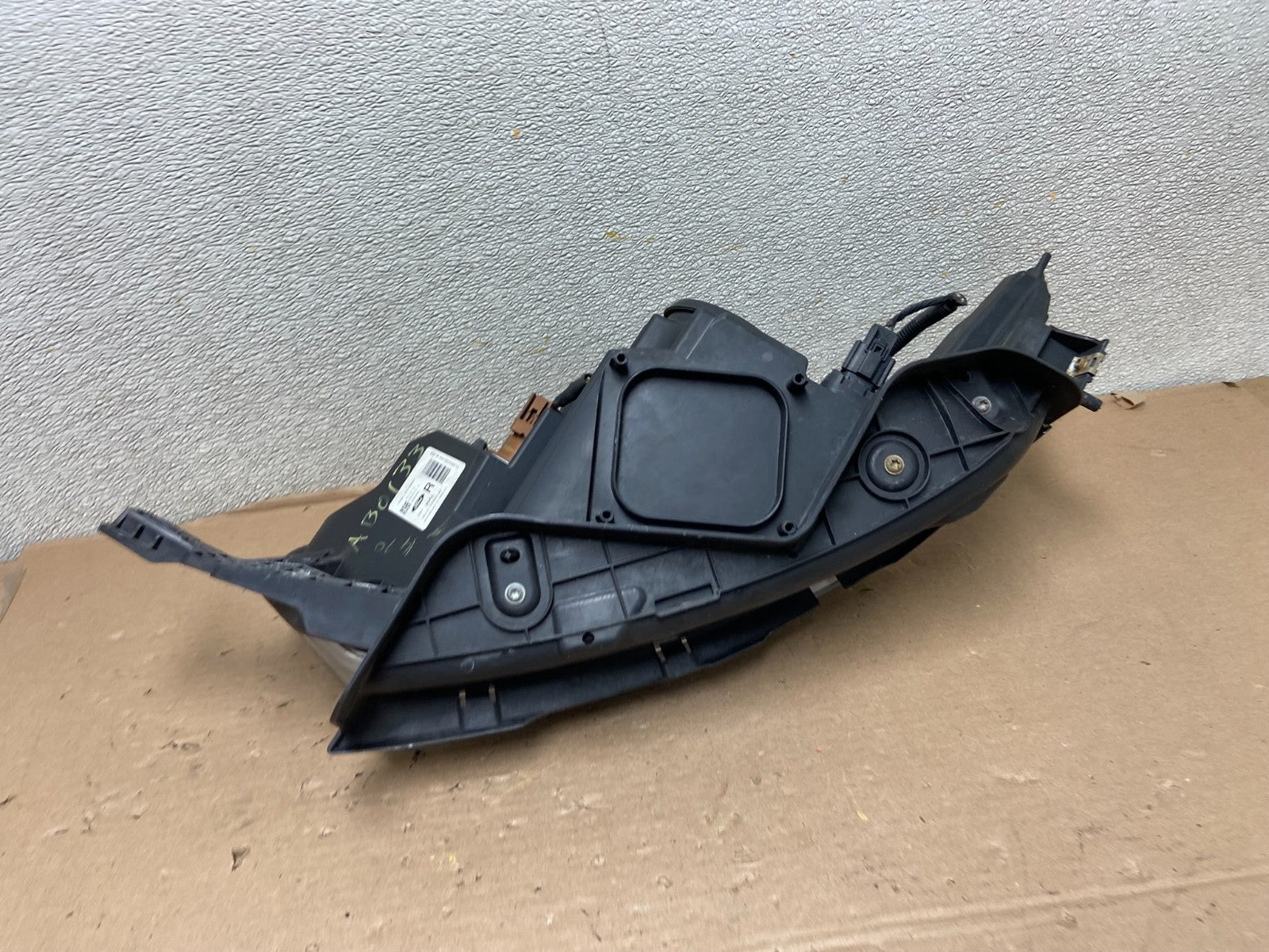 2013 to 2019 Ford Taurus Right Passenger RH Side Headlight Halogen OEM AB0133 DW7