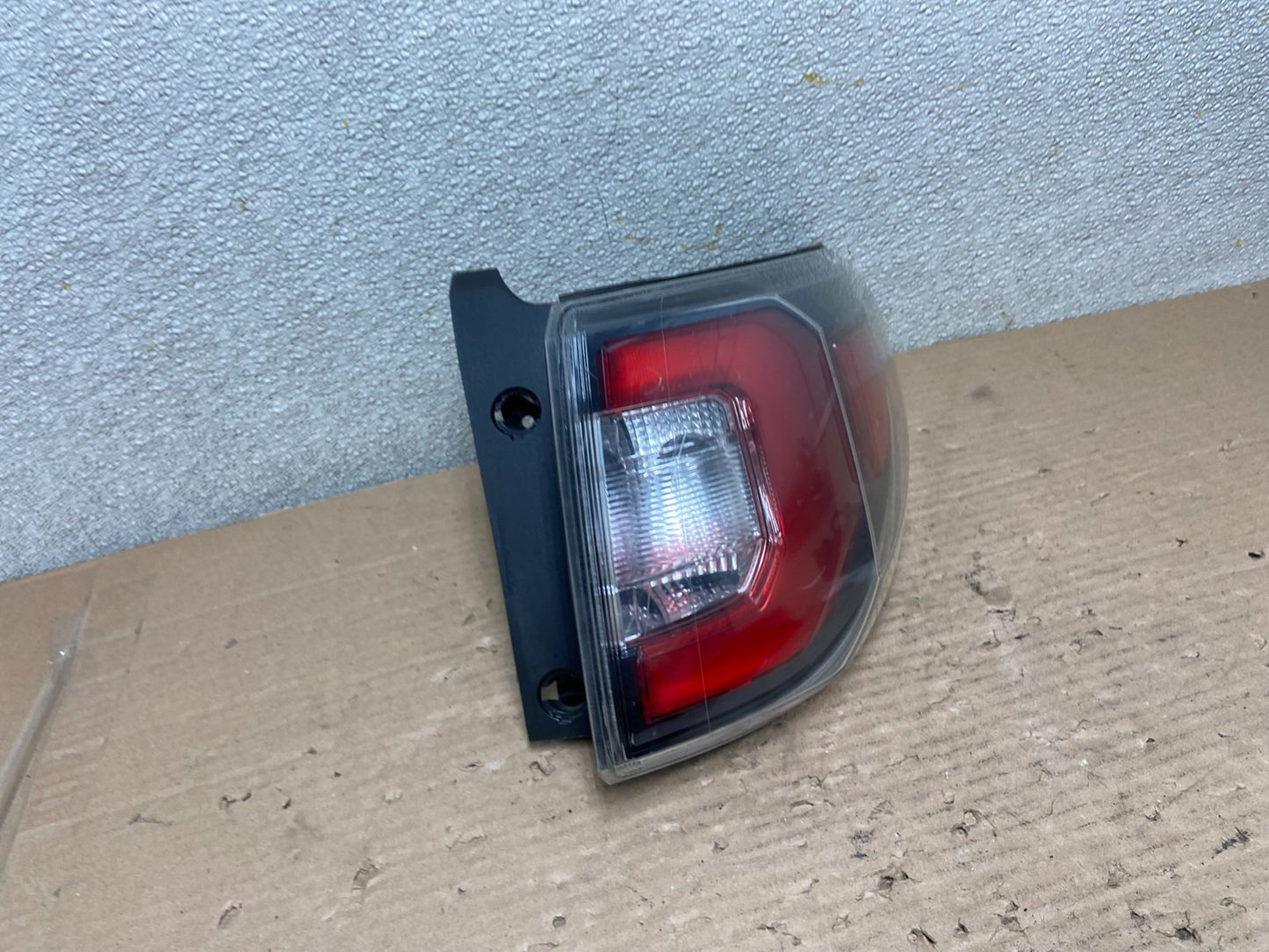 2013 to 2016 GMC Acadia Right Passenger RH Side Tail Light AA9454 LK2