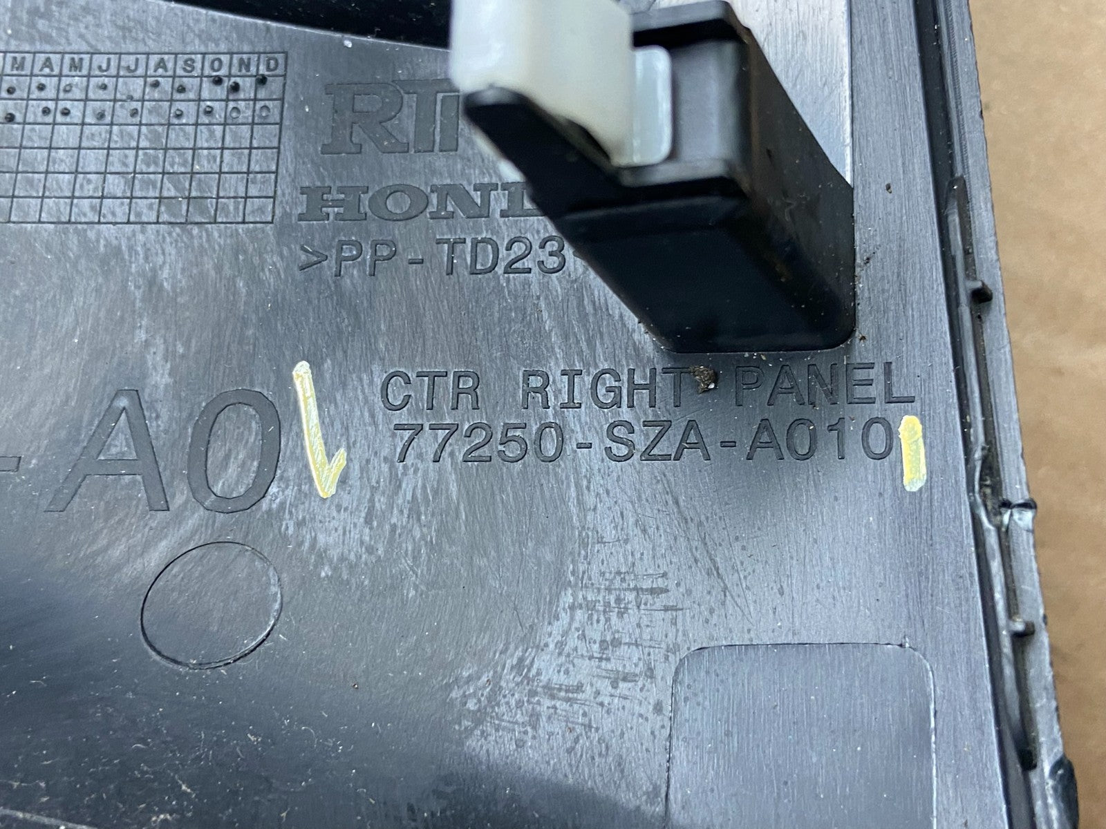 2009-2015 Honda Pilot Right Passenger Dash Vent Center Panel Bezel OEM y2116 DG3