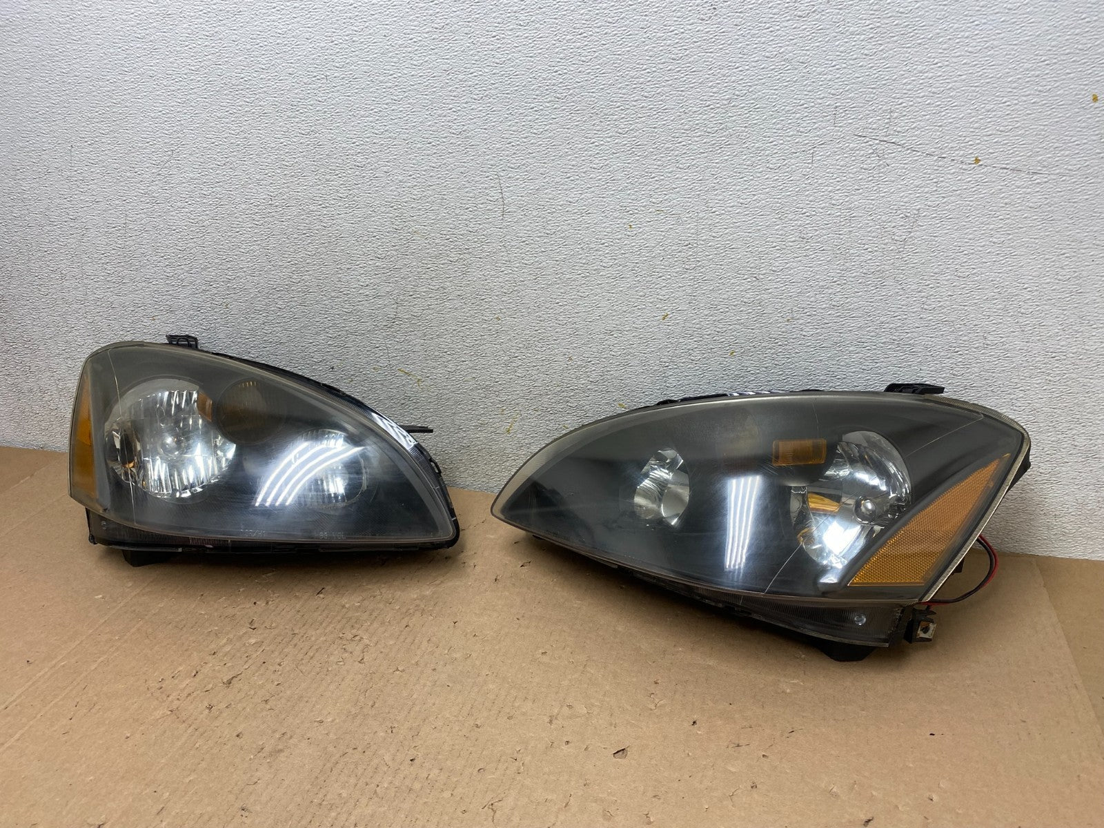 2005 to 2006 Nissan Altima Left+Right Set Halogen Headlights P9446 DW1