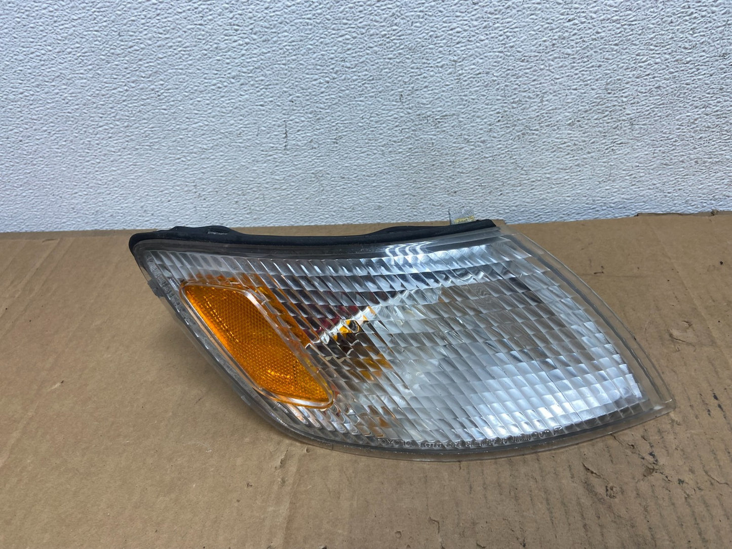 1997 to 1999 Lexus ES300 Right Passenger RH Side Turn Signal AD0938 DW0