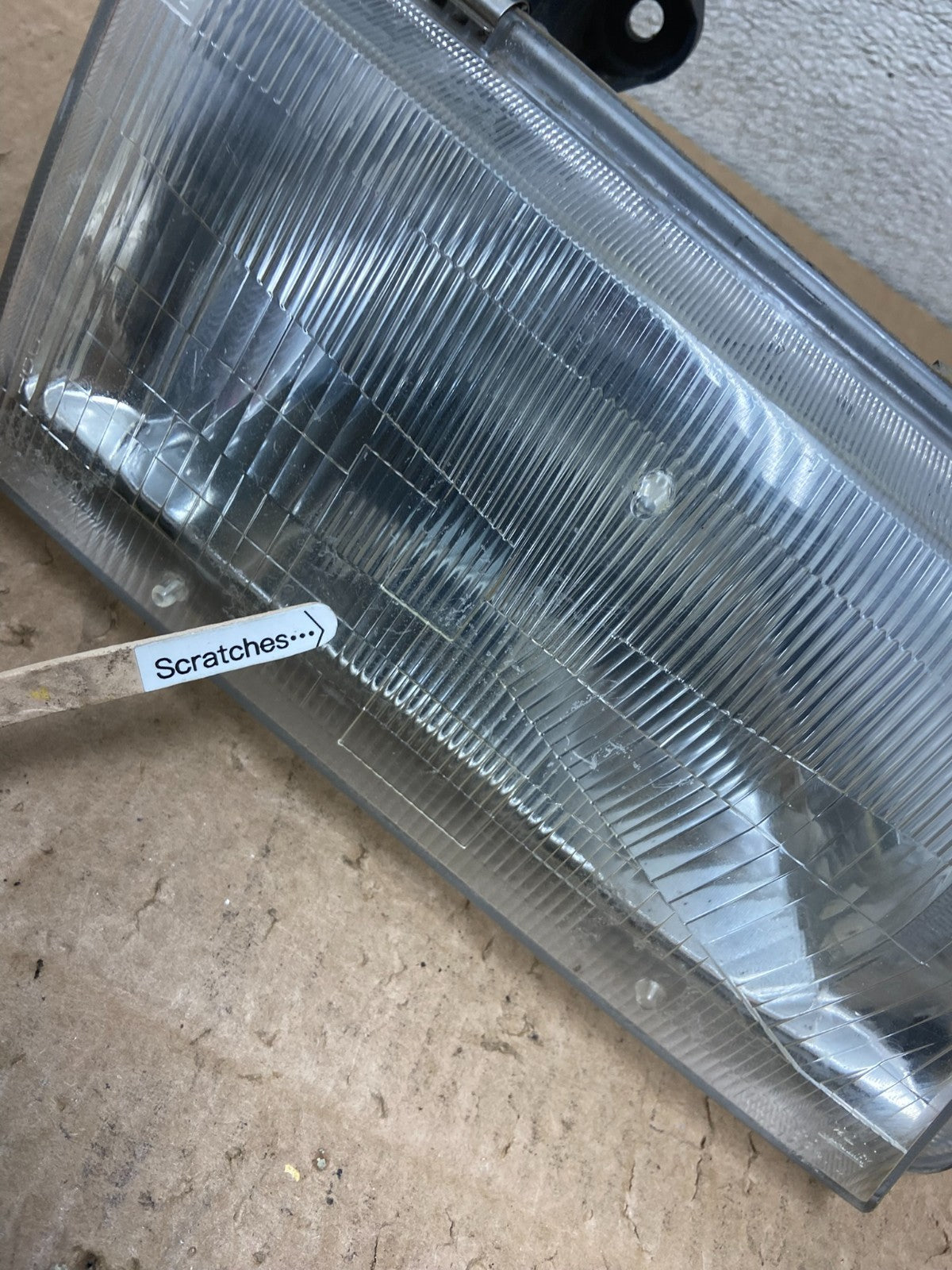 1996 to 1998 Mazda MPV Right Passenger RH Headlight OEM Y8829 DW3