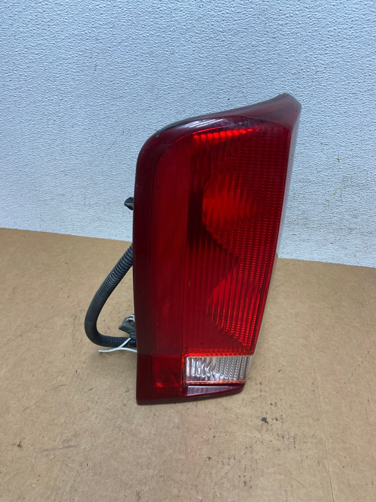 2002 to 2006 Cadillac Escalade Left Driver Side Tail Light AE3209 LK2