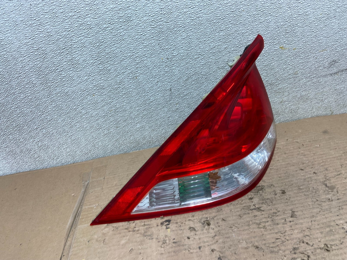 2010-2011 Honda Insight Left Driver LH Side Tail Light OEM AA9787 DG2