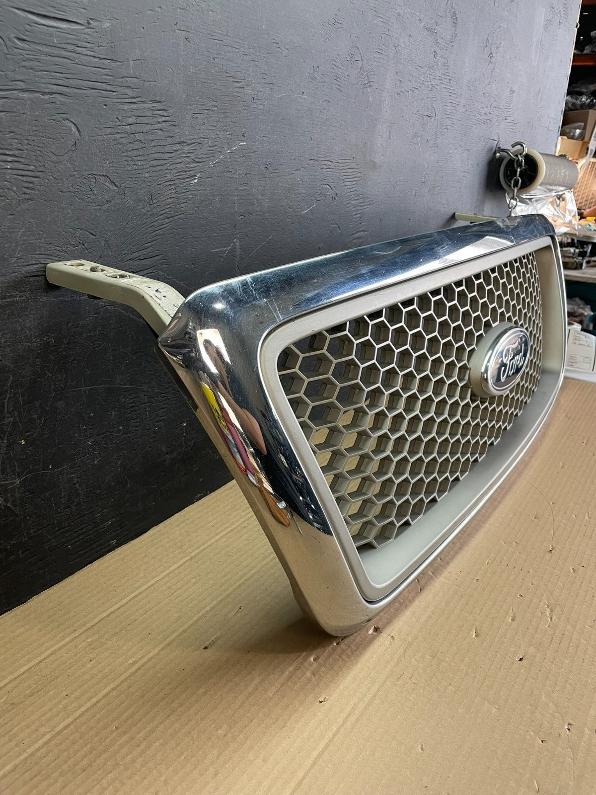2004 to 2008 Ford F150 F-150 Front Upper Grill Grille ae8721 DG2