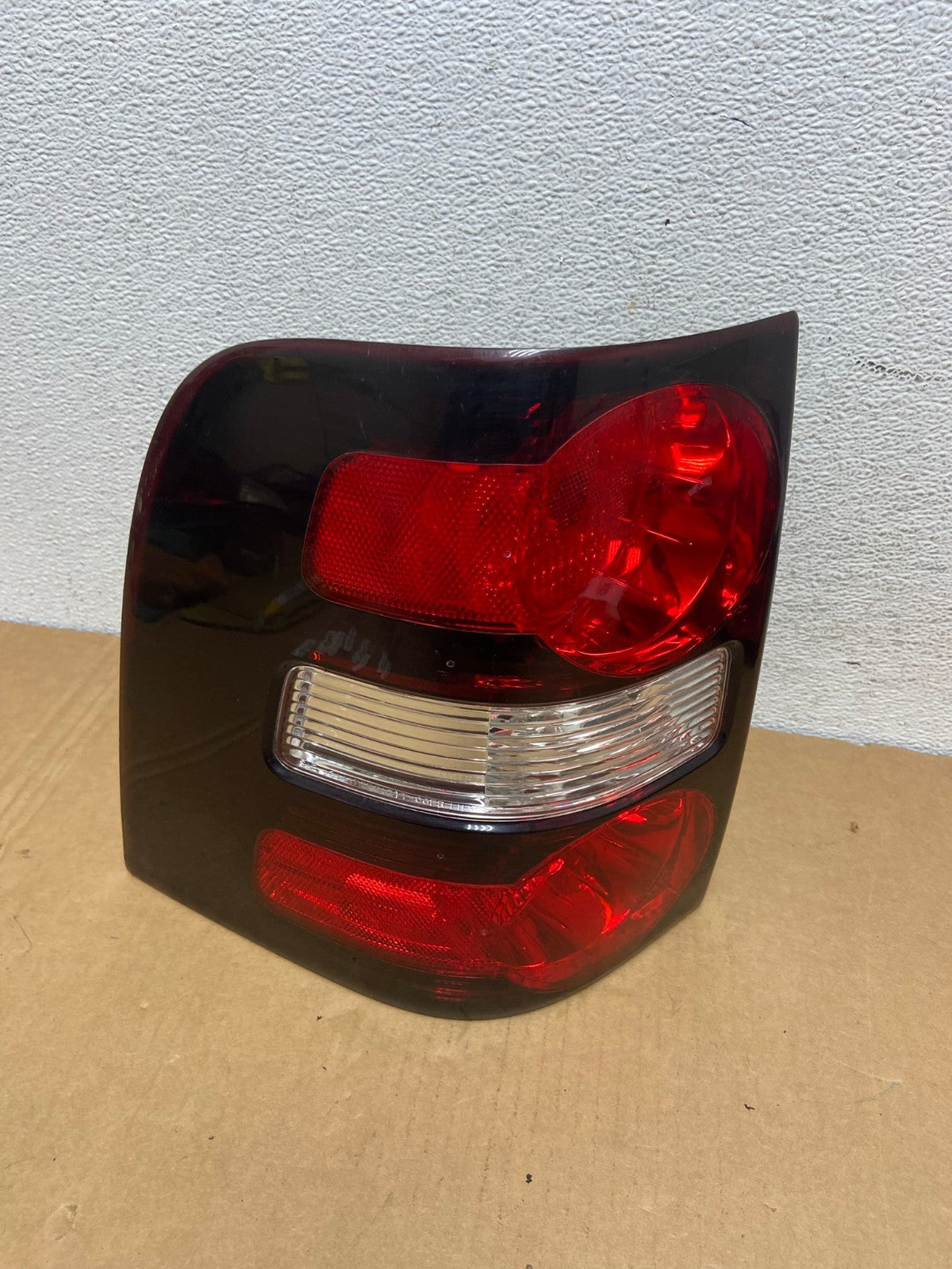 2006 to 2010 Ford Explorer Left Driver Lh Side Tail light AD2590 LK0