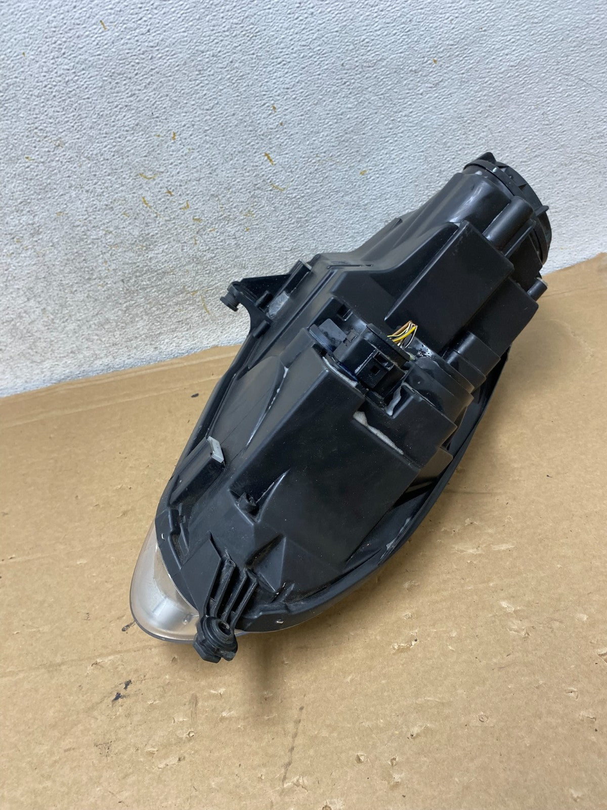 2005 to 2010 Volkswagen Jetta Left Driver LH Side Headlight Halogen AH8261 DW4
