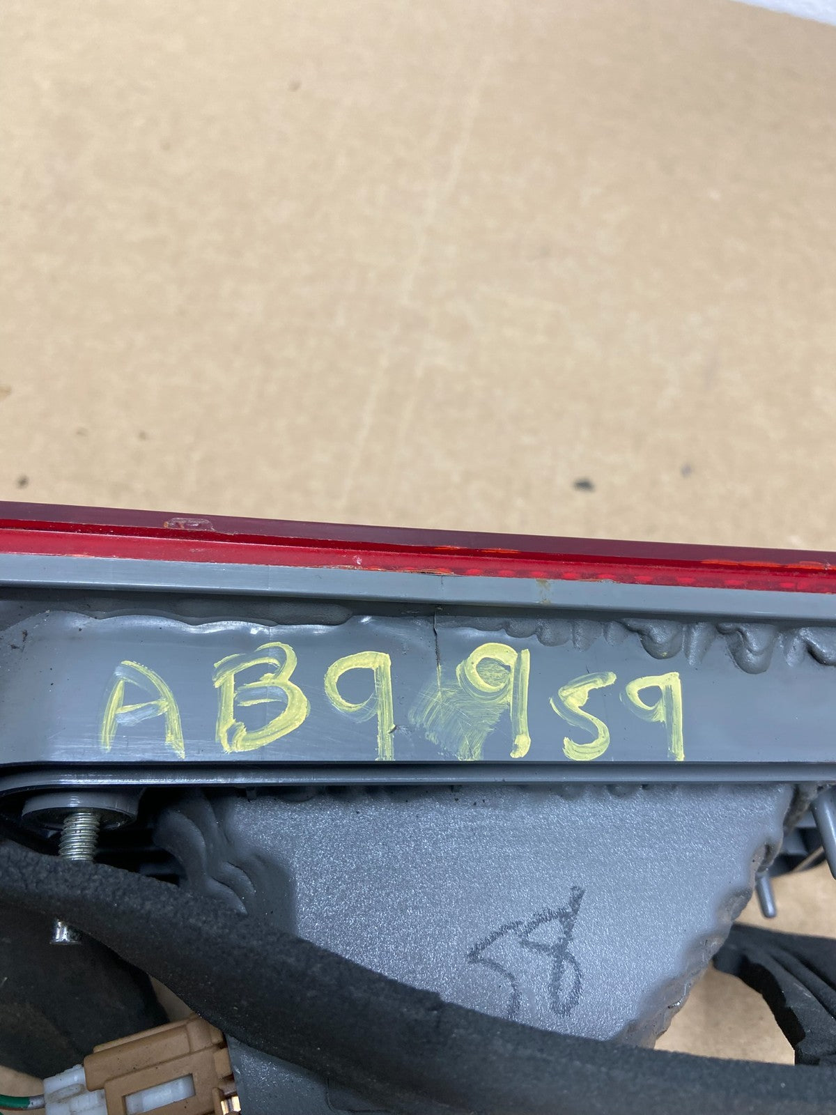 2000-2001 Toyota Camry Tail Light Right Passenger Rh Side Inner Oem AB9959 DW7