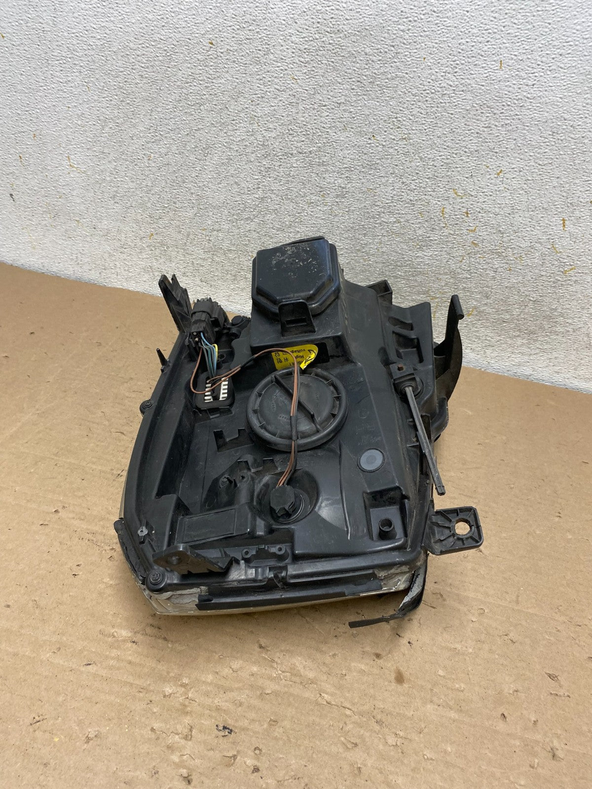2007 - 2014 Cadillac Escalade Right Passenger Side Xenon HID Headlight AI1075 DW9