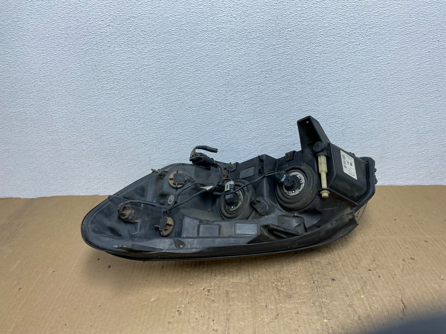 2006 to 2008 Buick Lucerne Right Passenger Side Halogen Headlight OEM AB8494 DW6