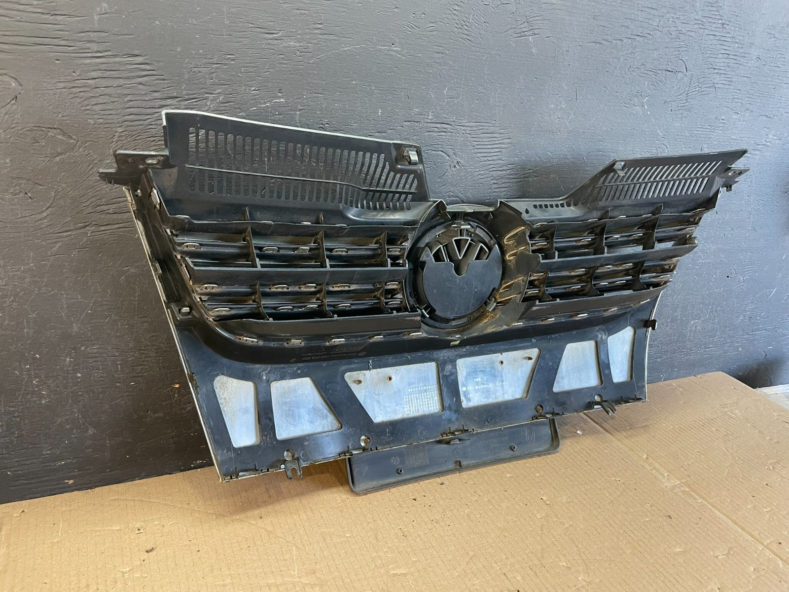 2005-2010 Volkswagen Jetta Front Upper Grille Grill Chrome AE3633 DG4