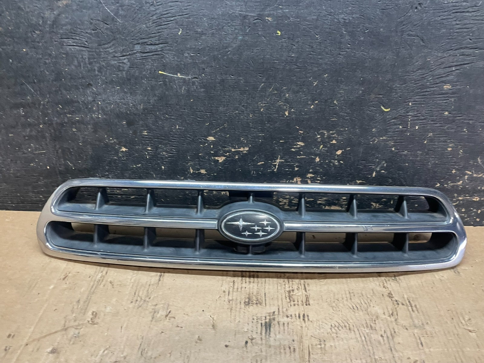 2000 to 2002 Subaru Legacy Outback Grill Grille OEM Z5840 DG0