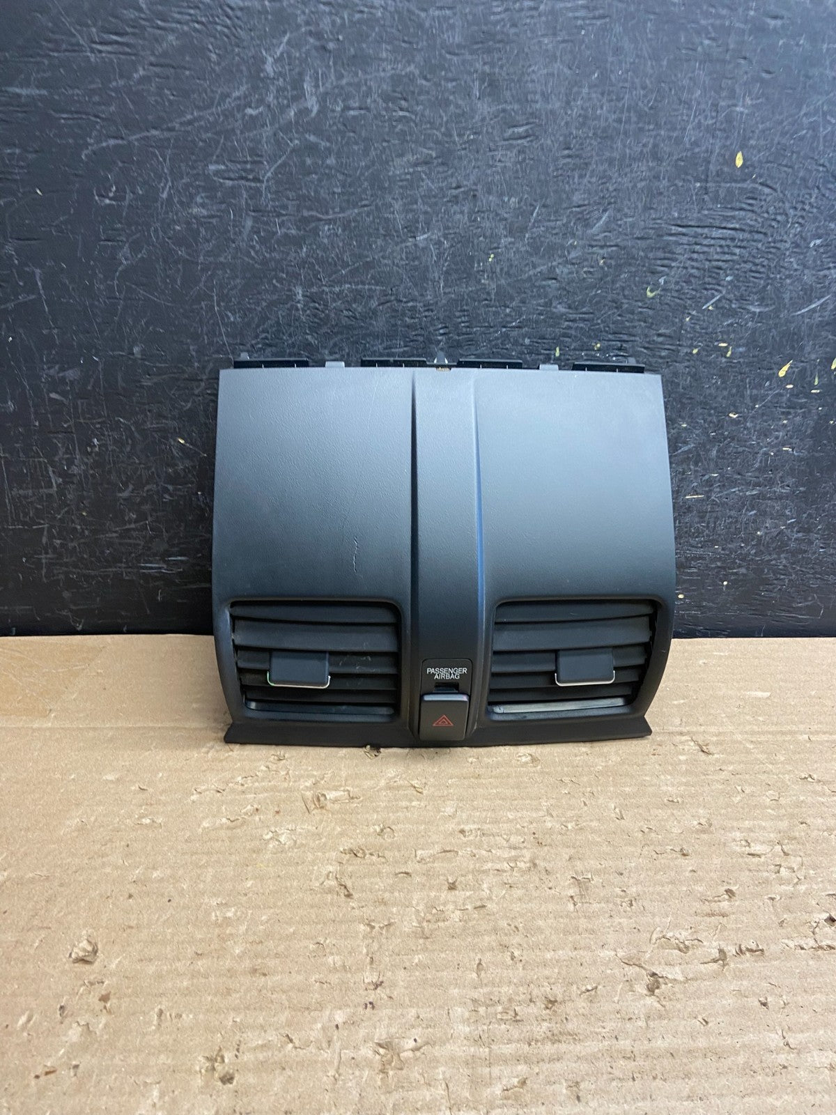 2007 to 2011 Honda CRV CR-V Front Center Panel Clock Air Vent ag8557 DG0